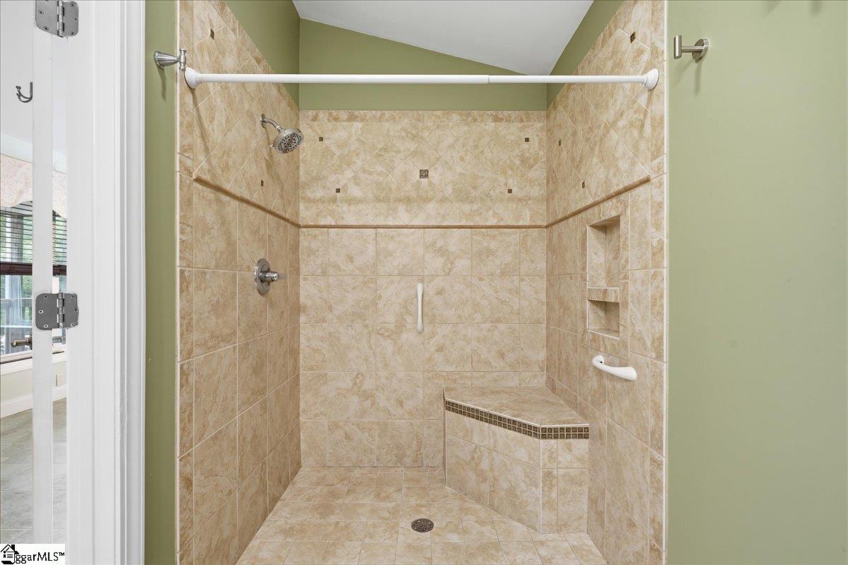 9 Yorkshire Drive Property Photo 20