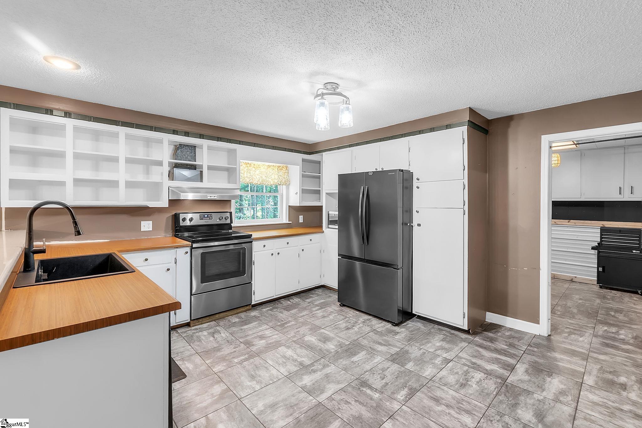 204 Collinwood Lane Property Photo 6