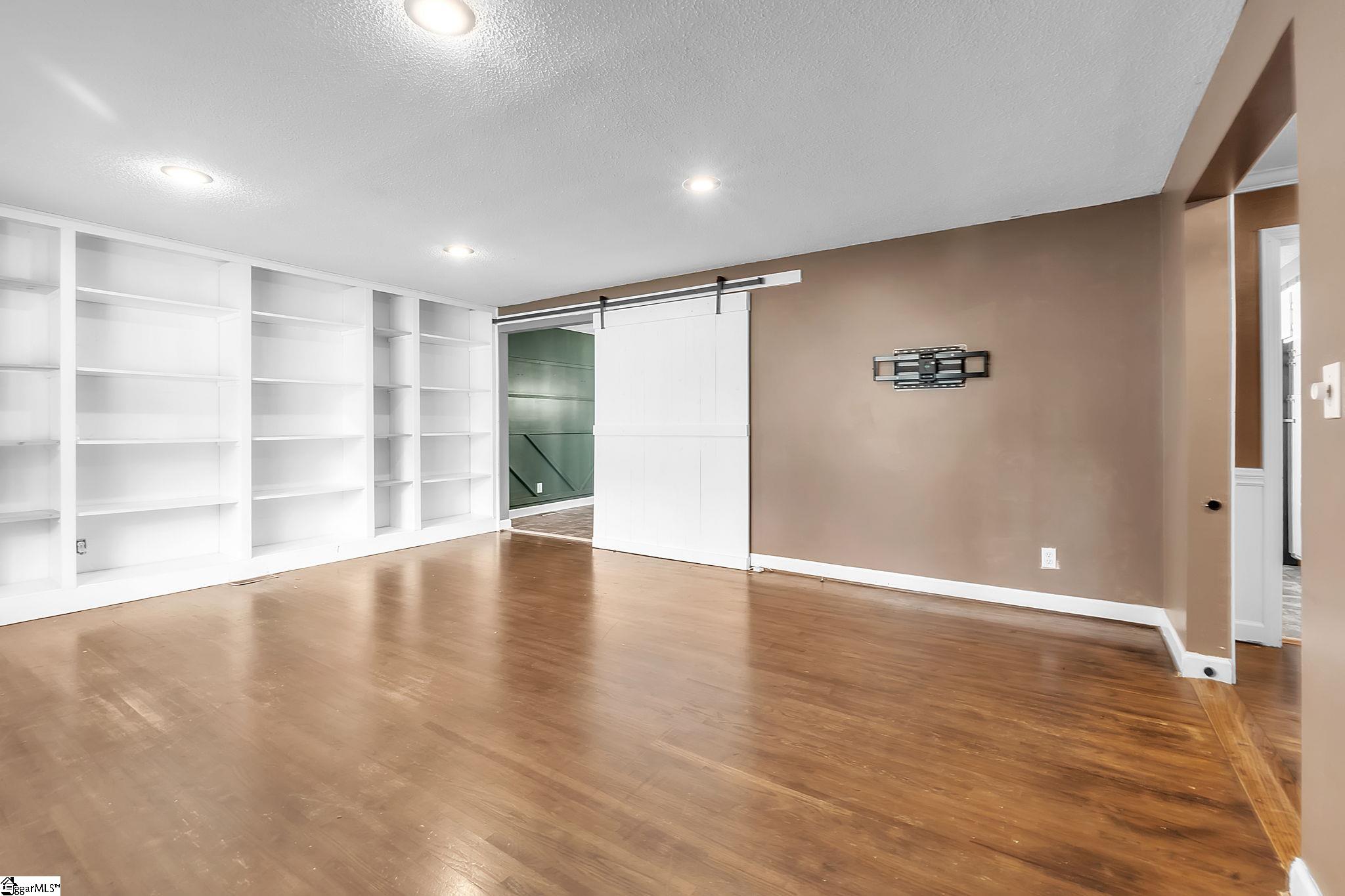 204 Collinwood Lane Property Photo 8