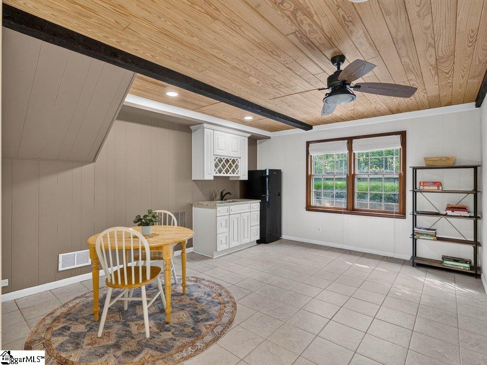 219 Oakwood Court Property Photo 22