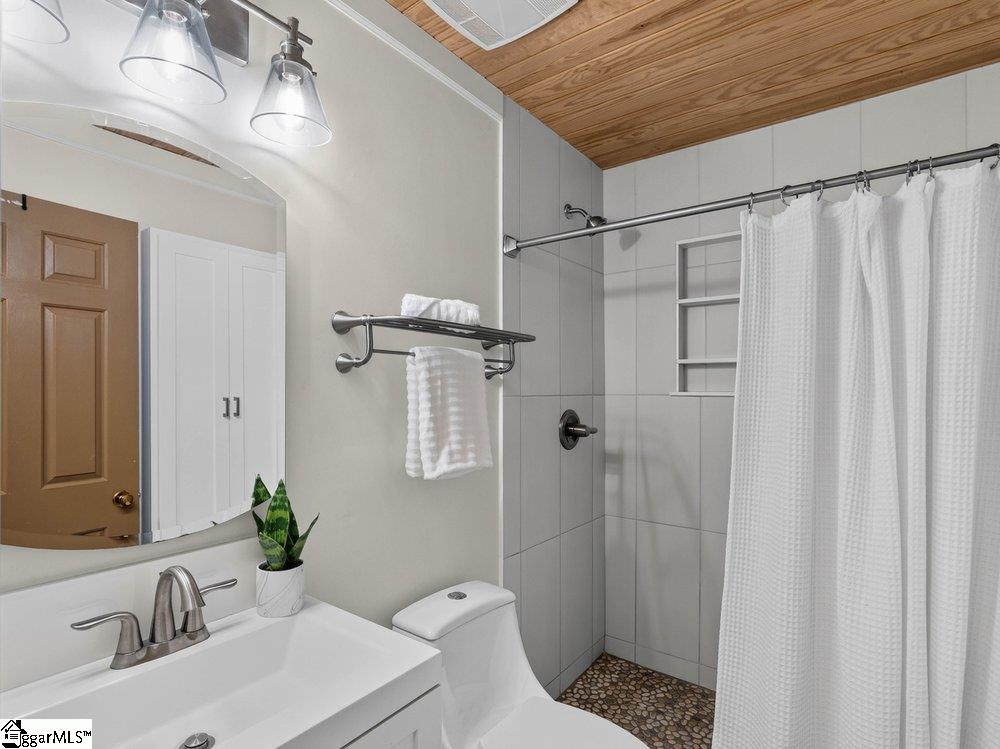 219 Oakwood Court Property Photo 25