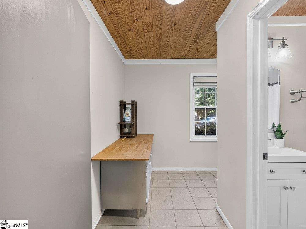 219 Oakwood Court Property Photo 26