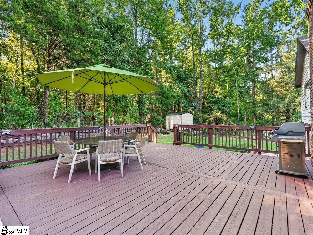 219 Oakwood Court Property Photo 28
