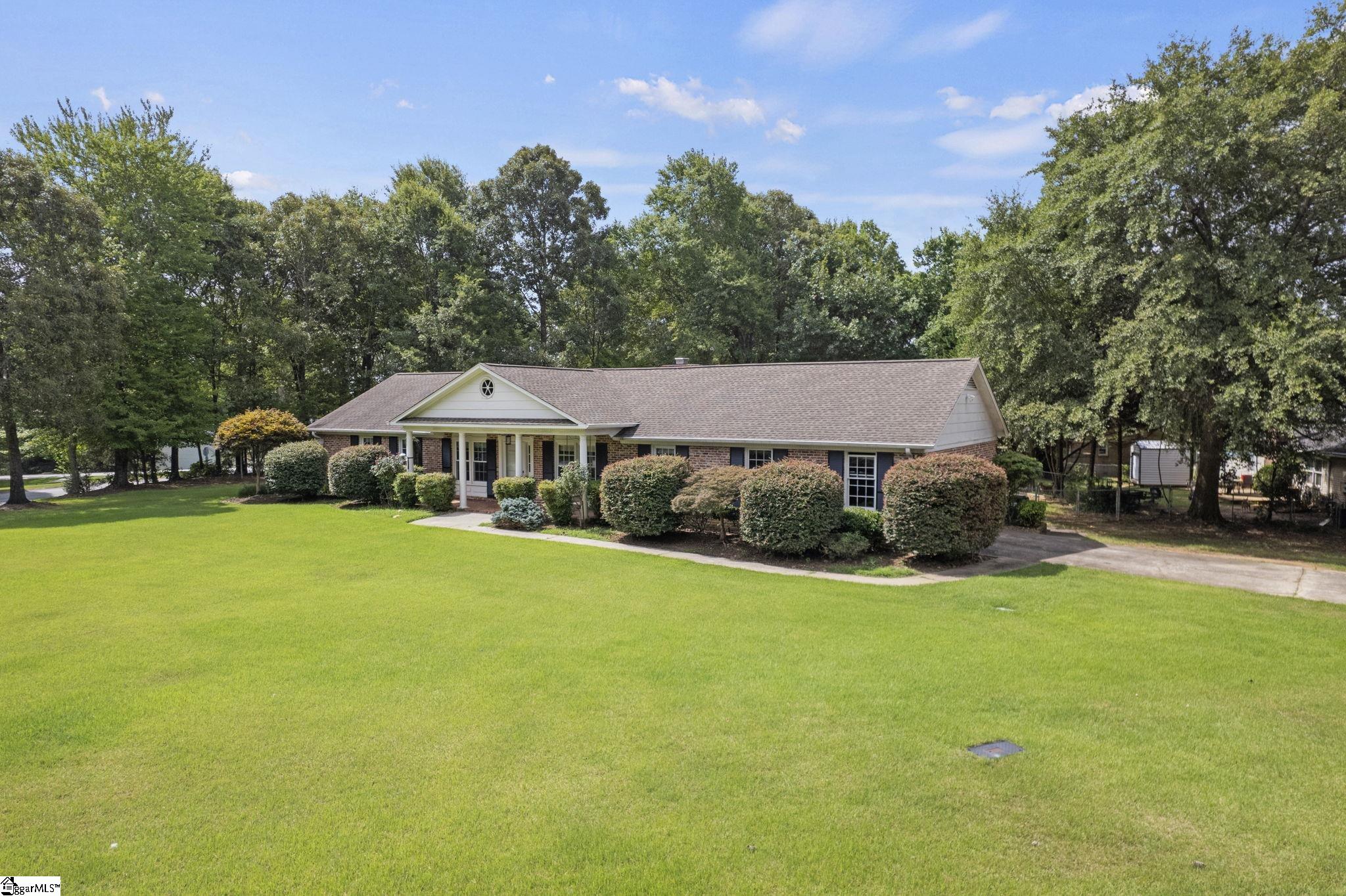 200 Pine Wood Drive Property Photo 2