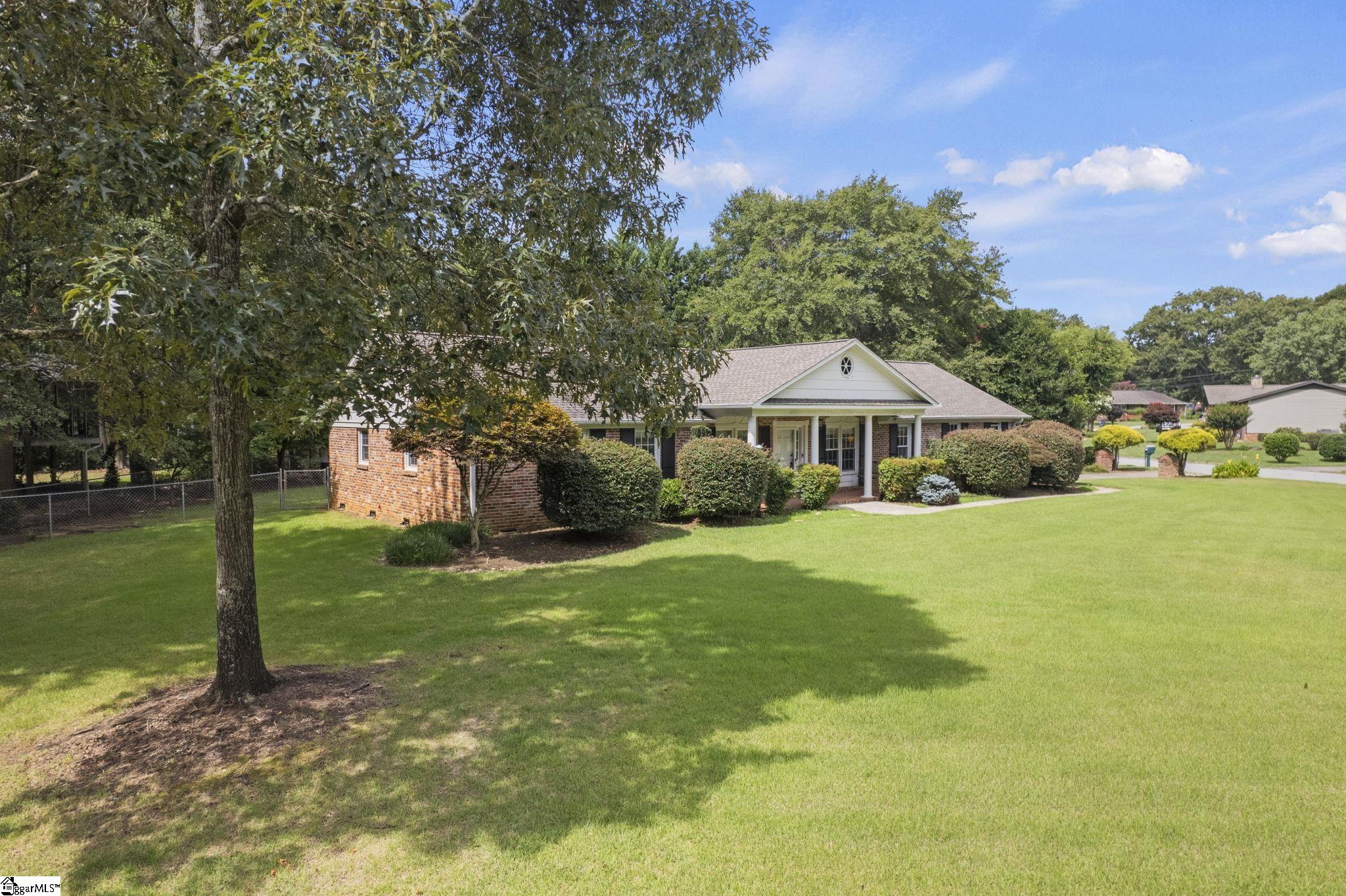 200 Pine Wood Drive Property Photo 3