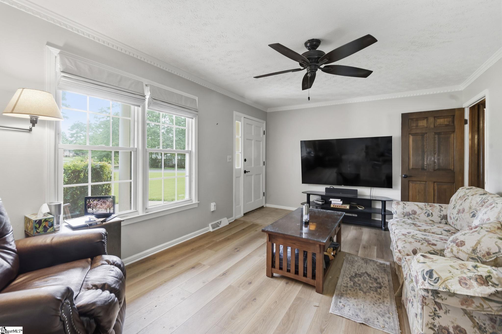 200 Pine Wood Drive Property Photo 6