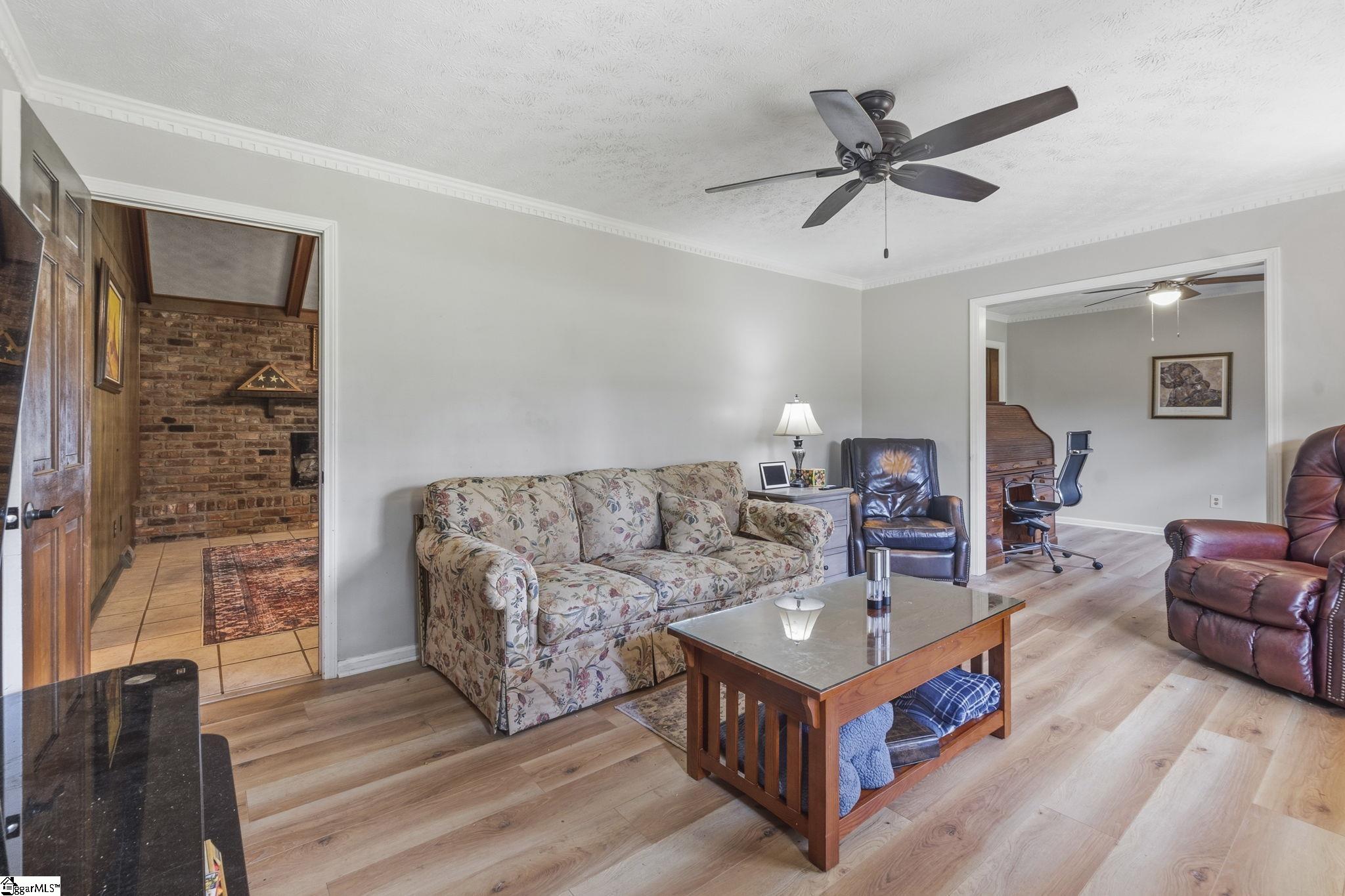 200 Pine Wood Drive Property Photo 7