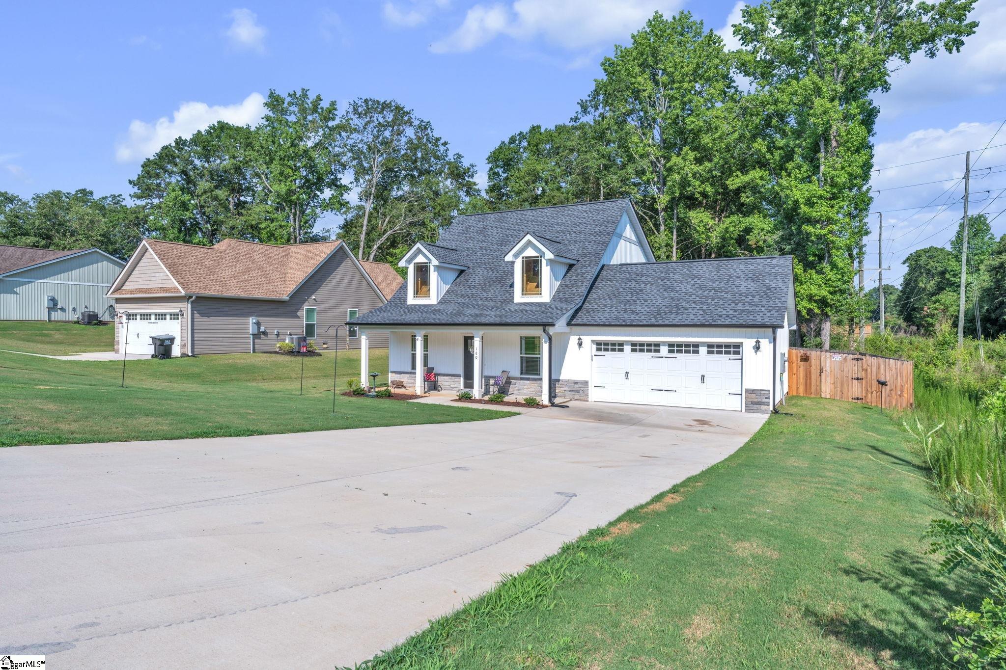 180 Hunter Drive Property Photo 8