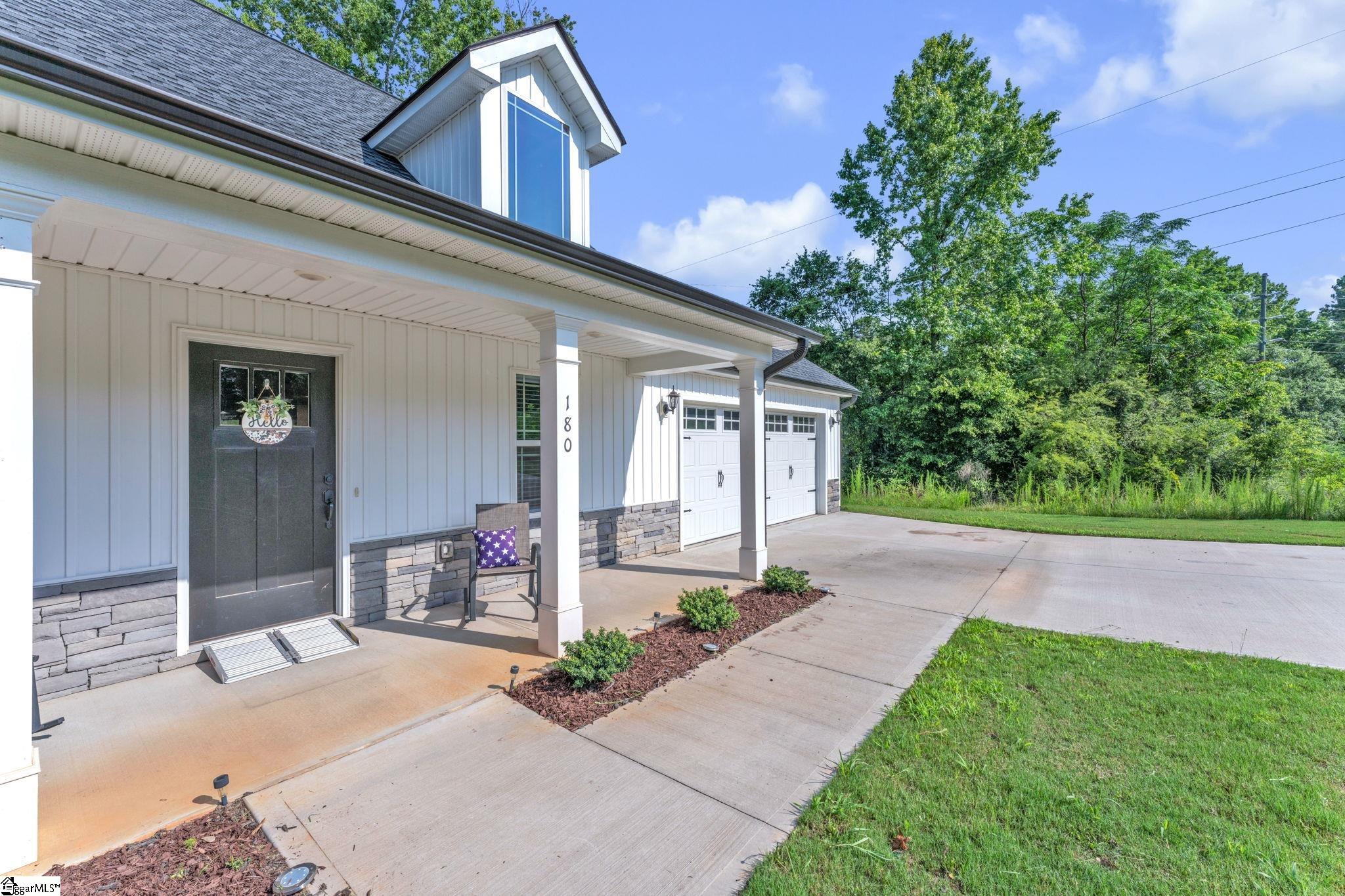 180 Hunter Drive Property Photo 11