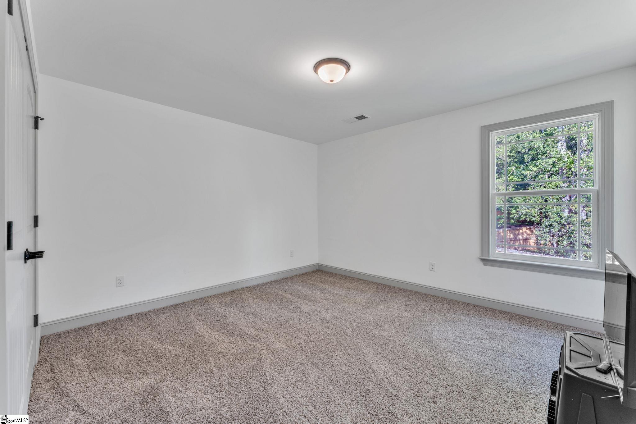 180 Hunter Drive Property Photo 33