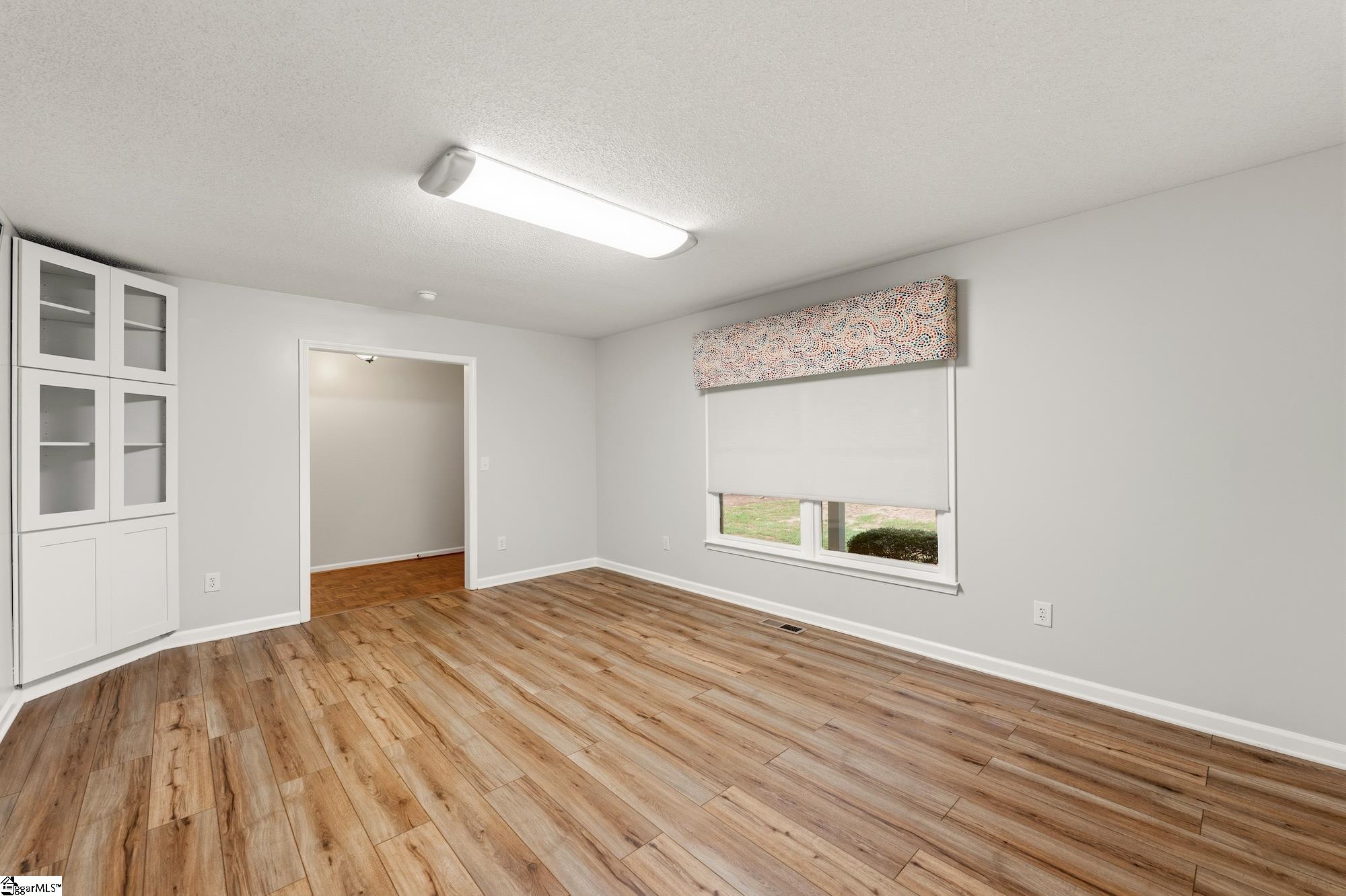 1014 E Queen Street Property Photo 7