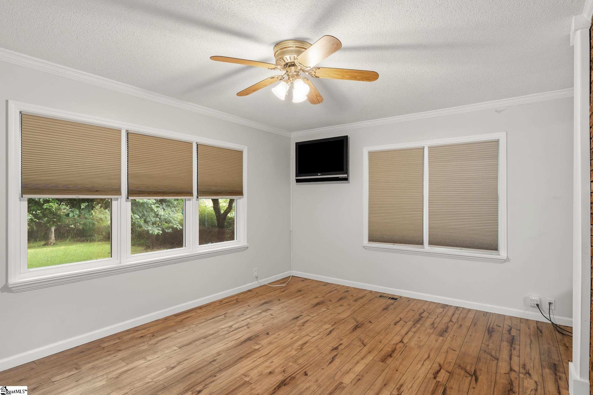1014 E Queen Street Property Photo 22