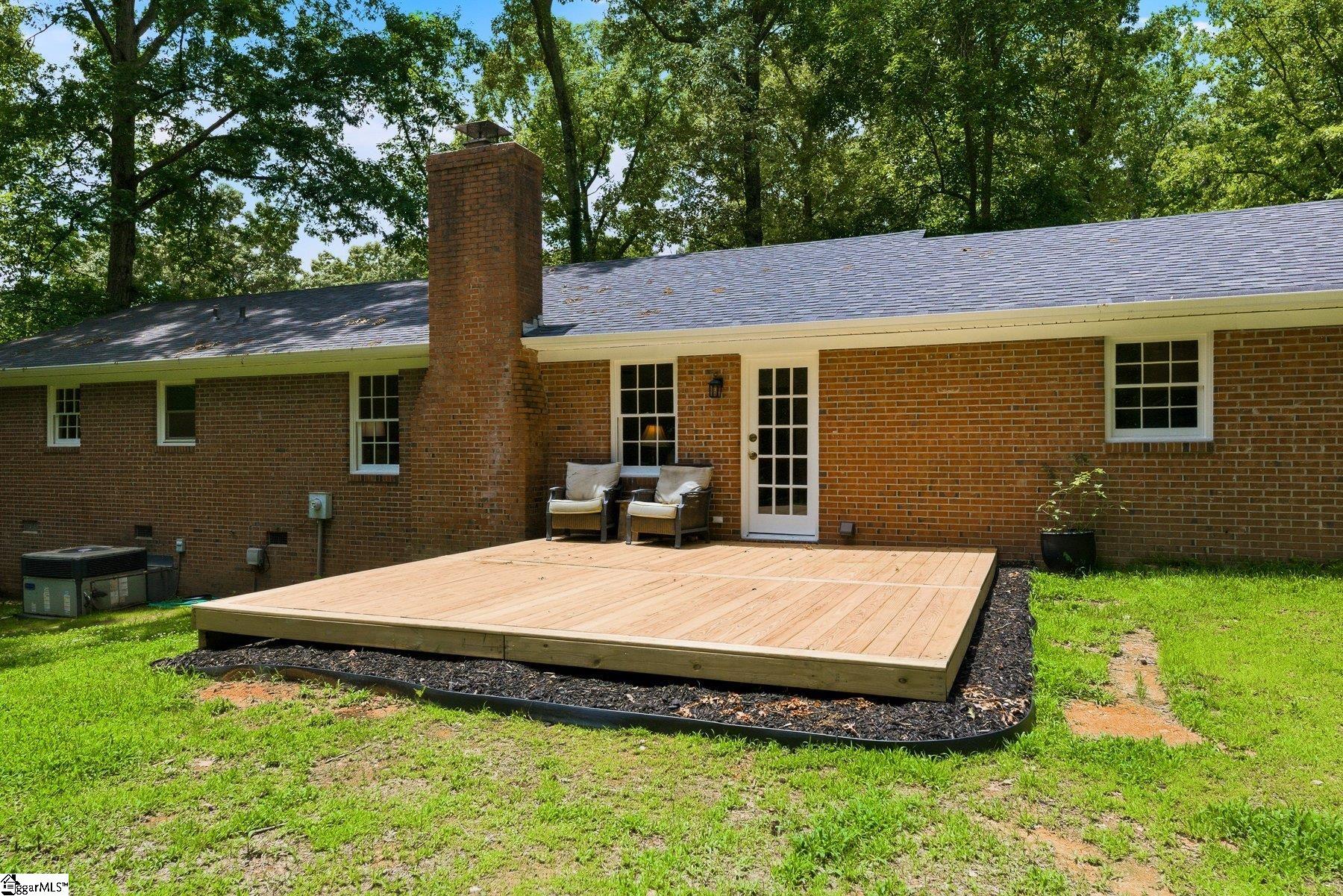 160 Carolina Way Property Photo 7