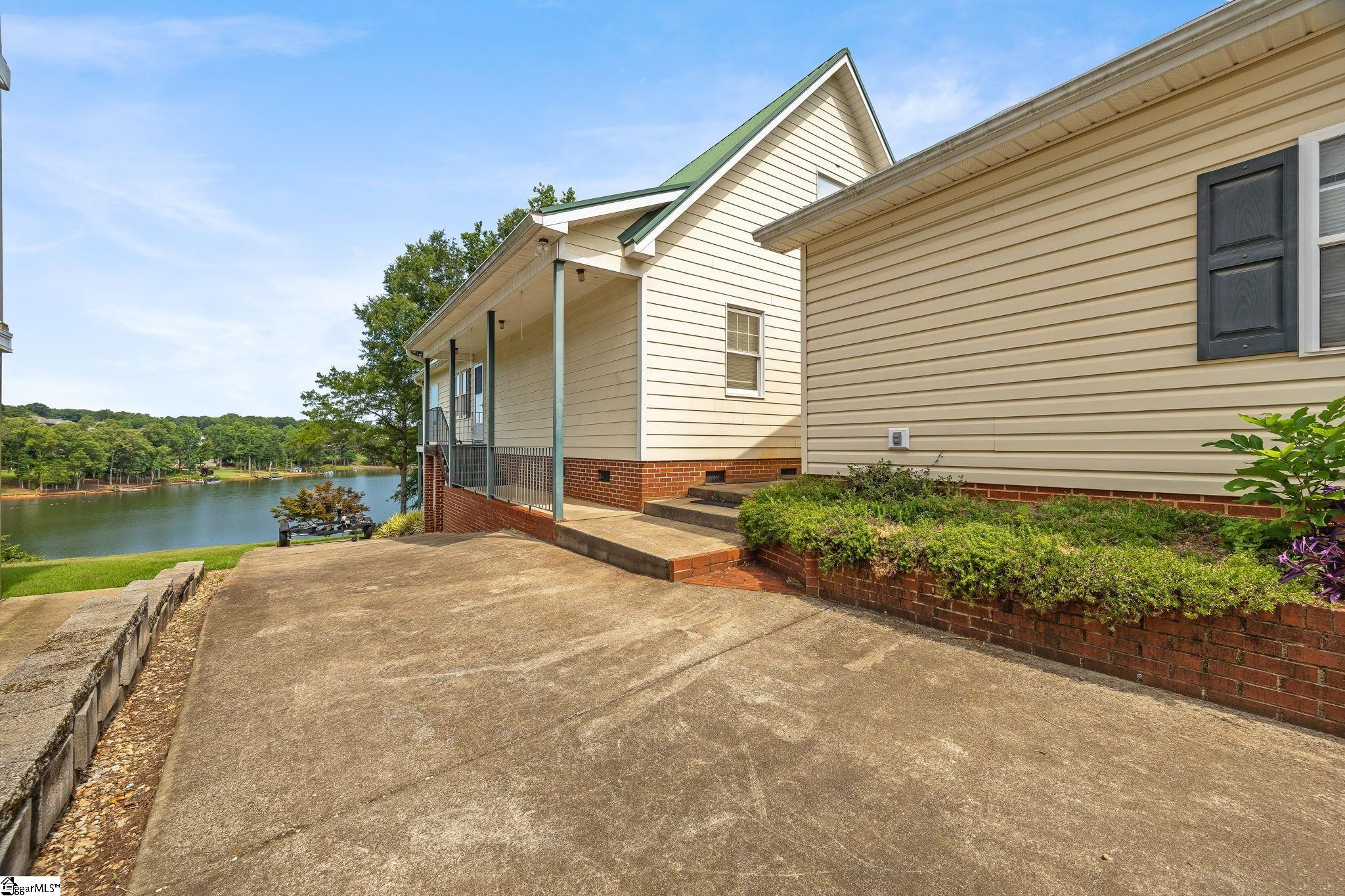 51 Fox Road Property Photo 4