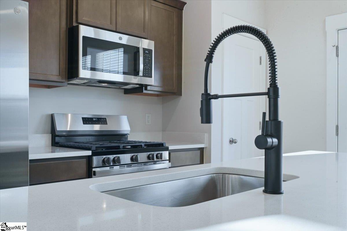241 Cali Way Property Photo 7