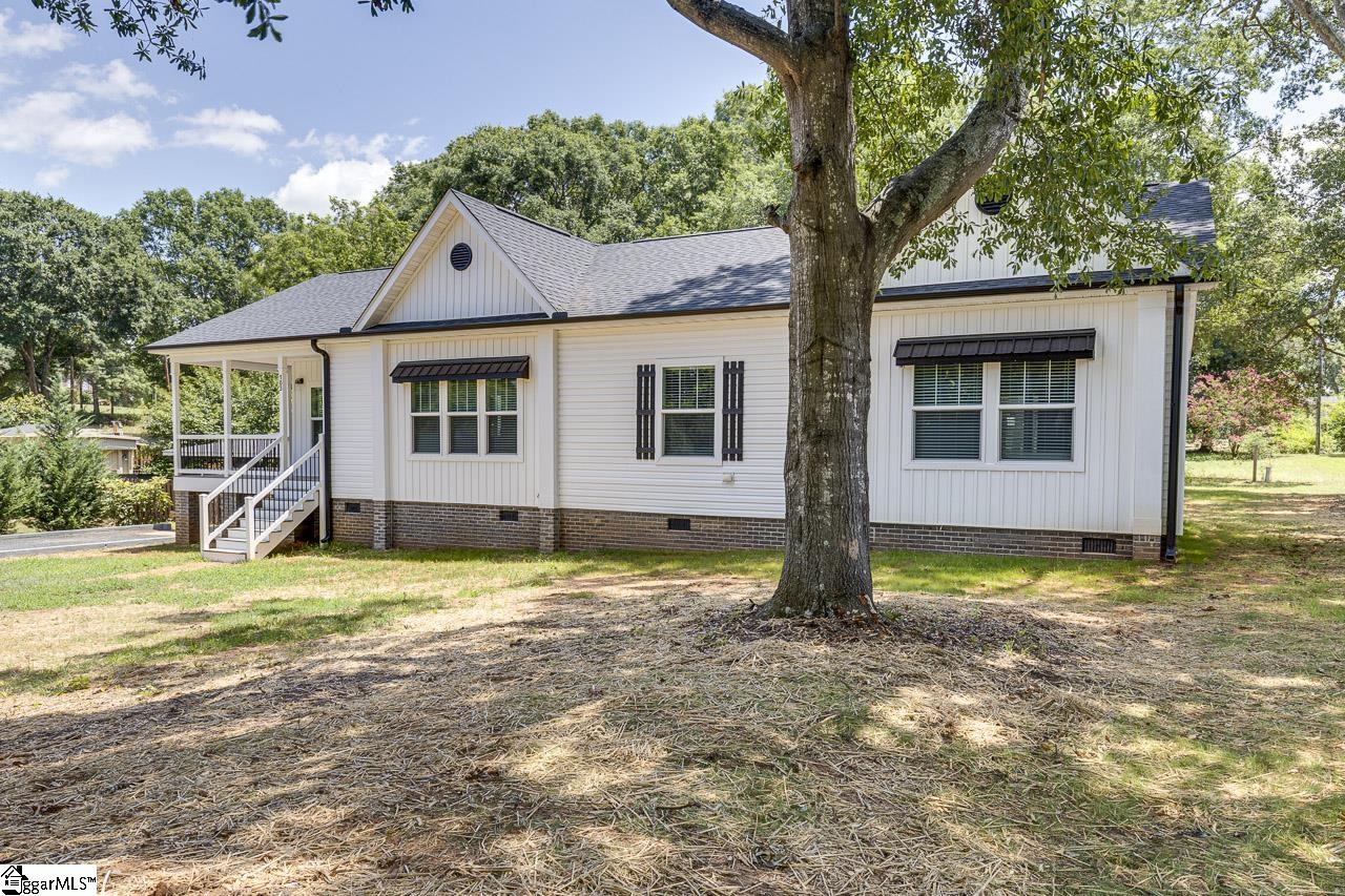 103 Cedar Drive Property Photo 3