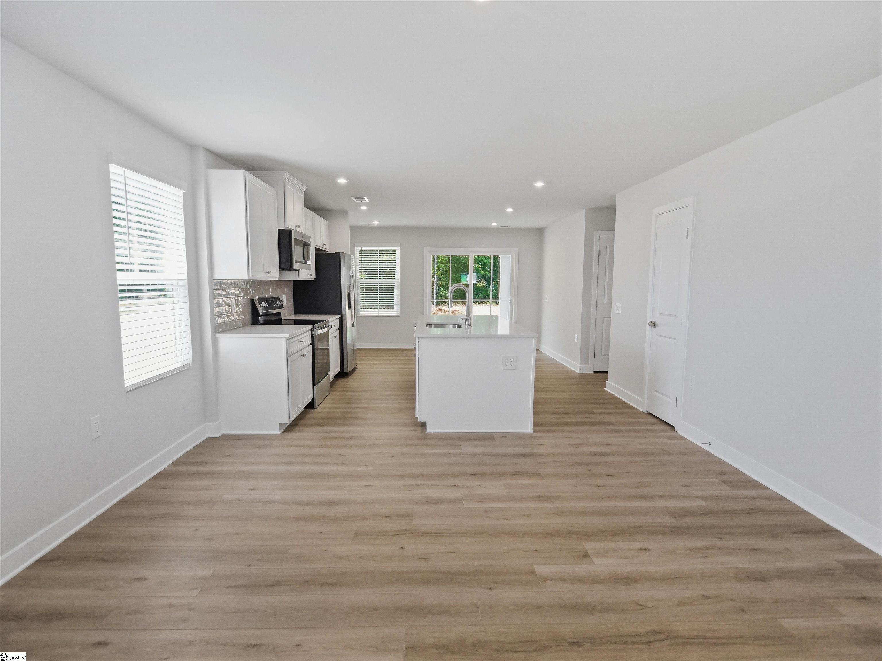 1597406 Property Photo 3