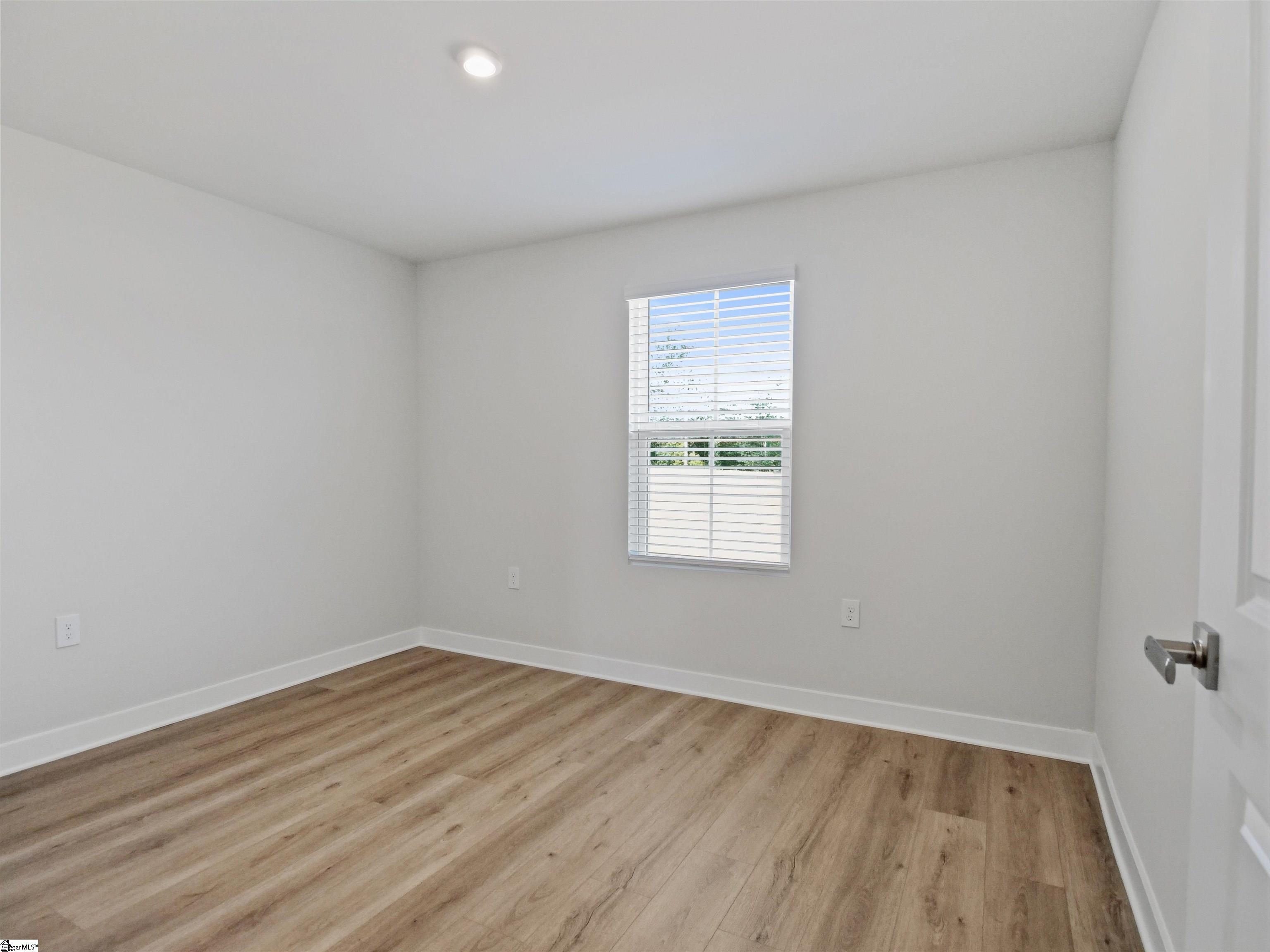 1597406 Property Photo 5