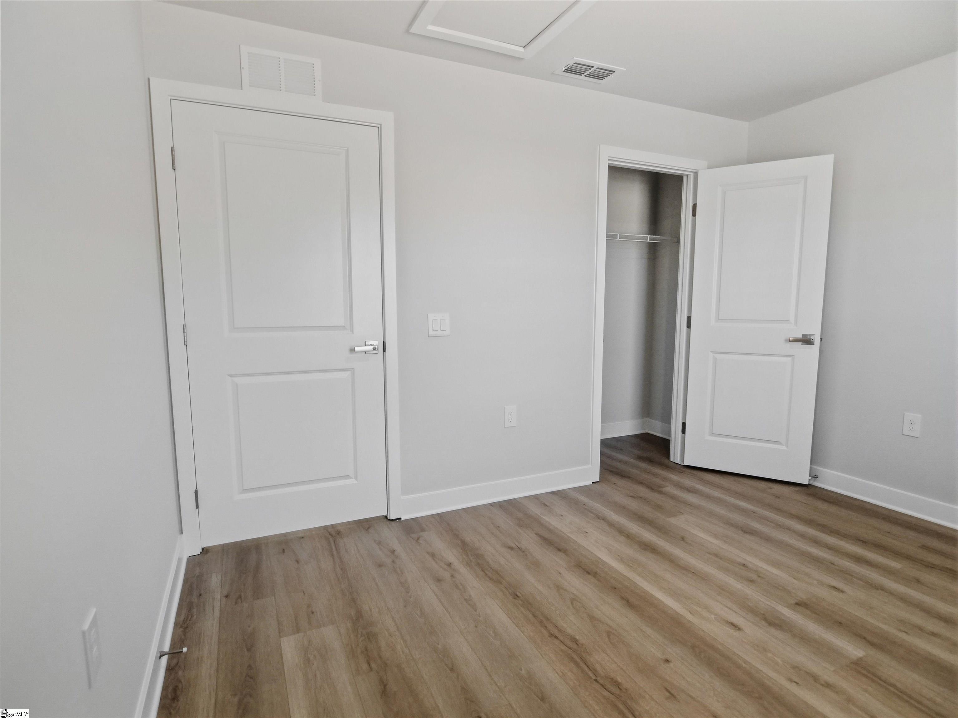 1597406 Property Photo 6
