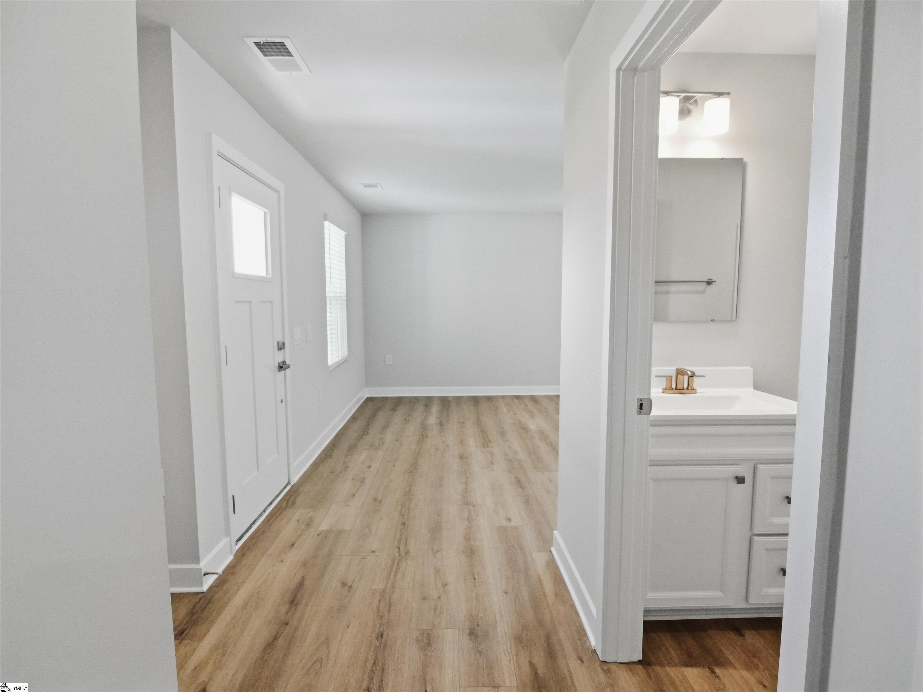 1597406 Property Photo 8