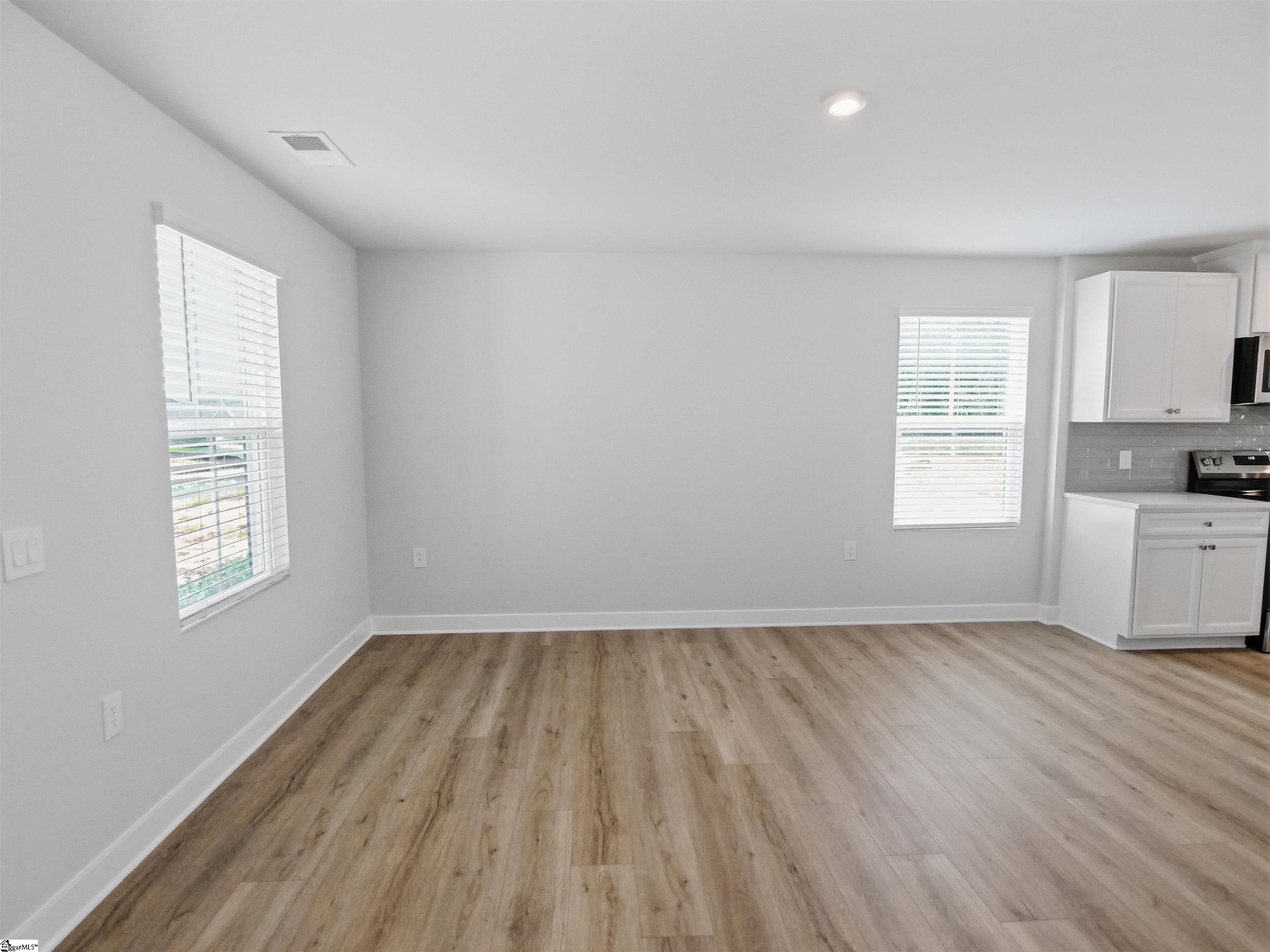 1597406 Property Photo 9