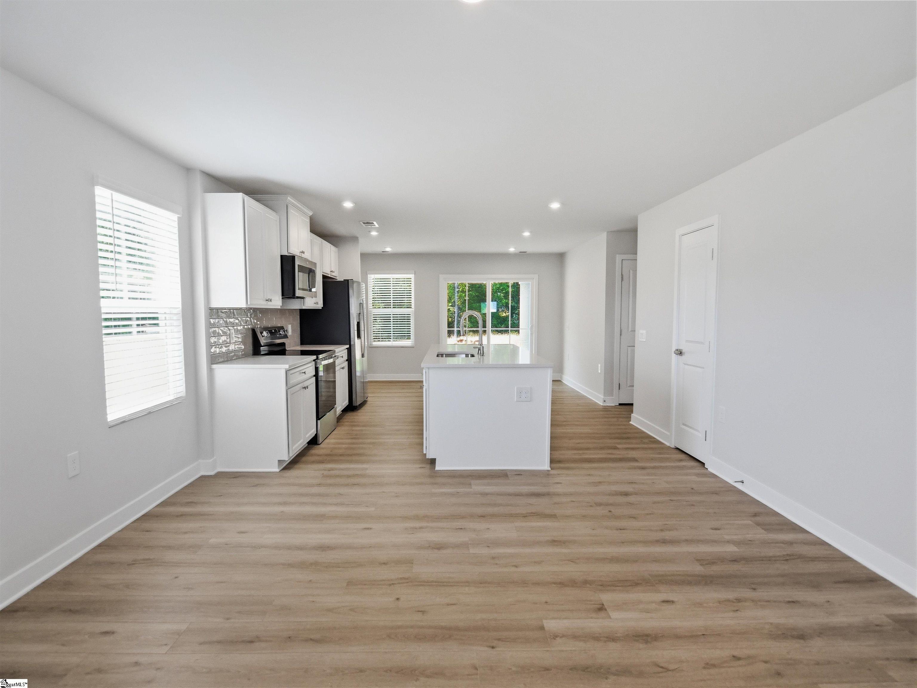 1597406 Property Photo 10