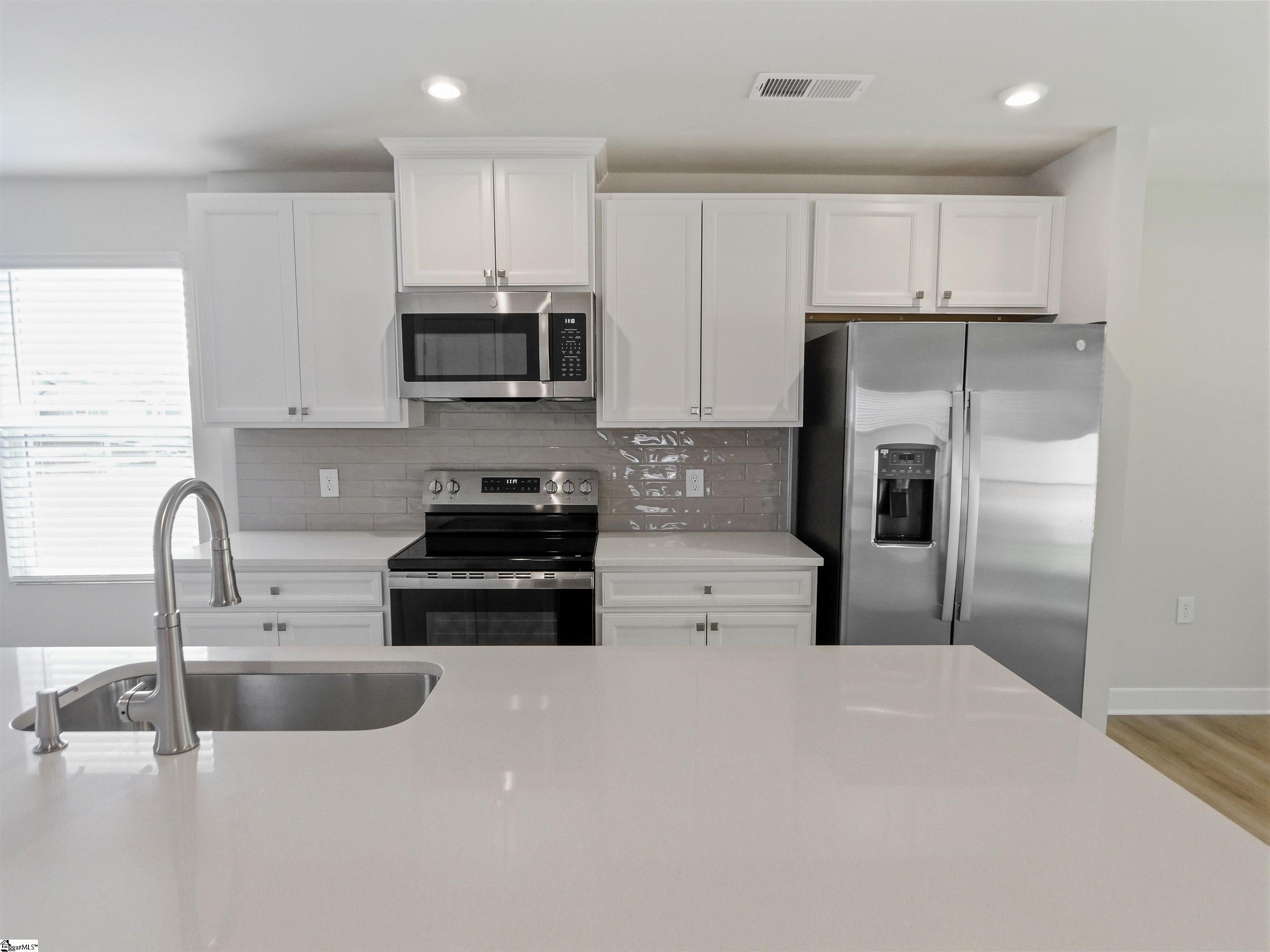 1597406 Property Photo 13