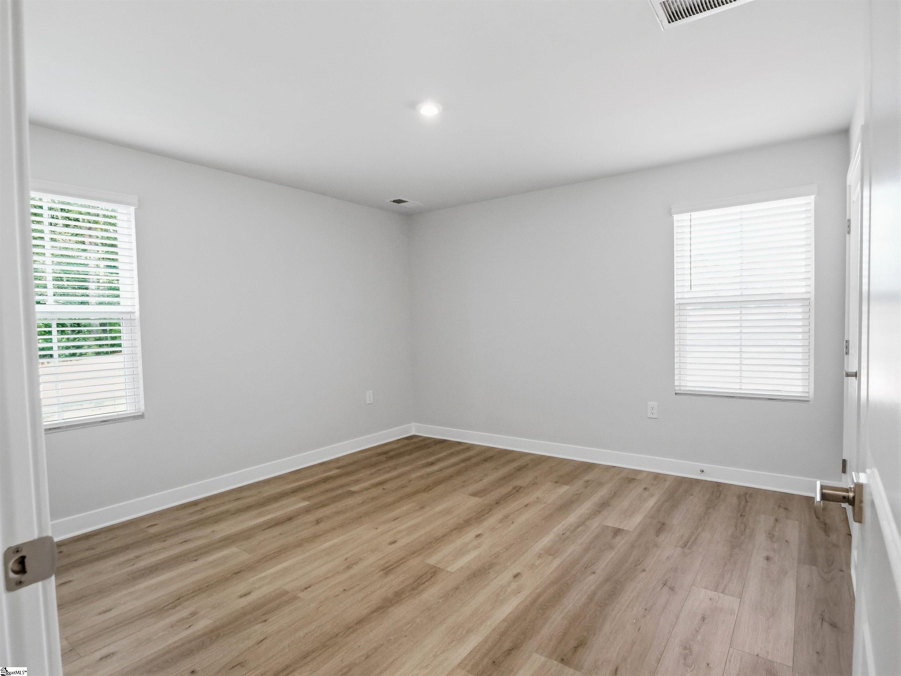 1597406 Property Photo 18