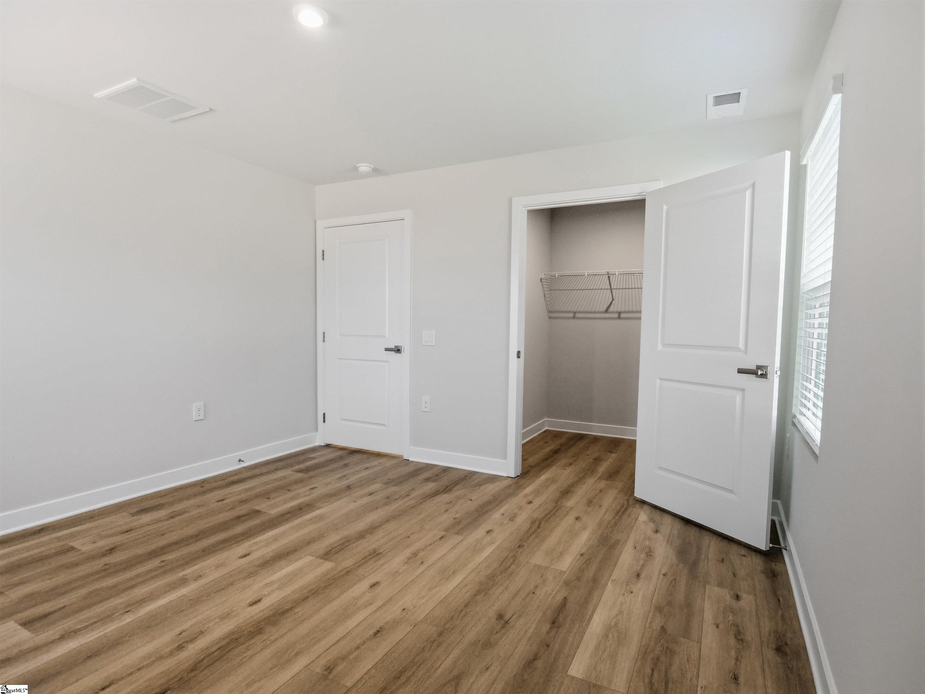 1597406 Property Photo 19