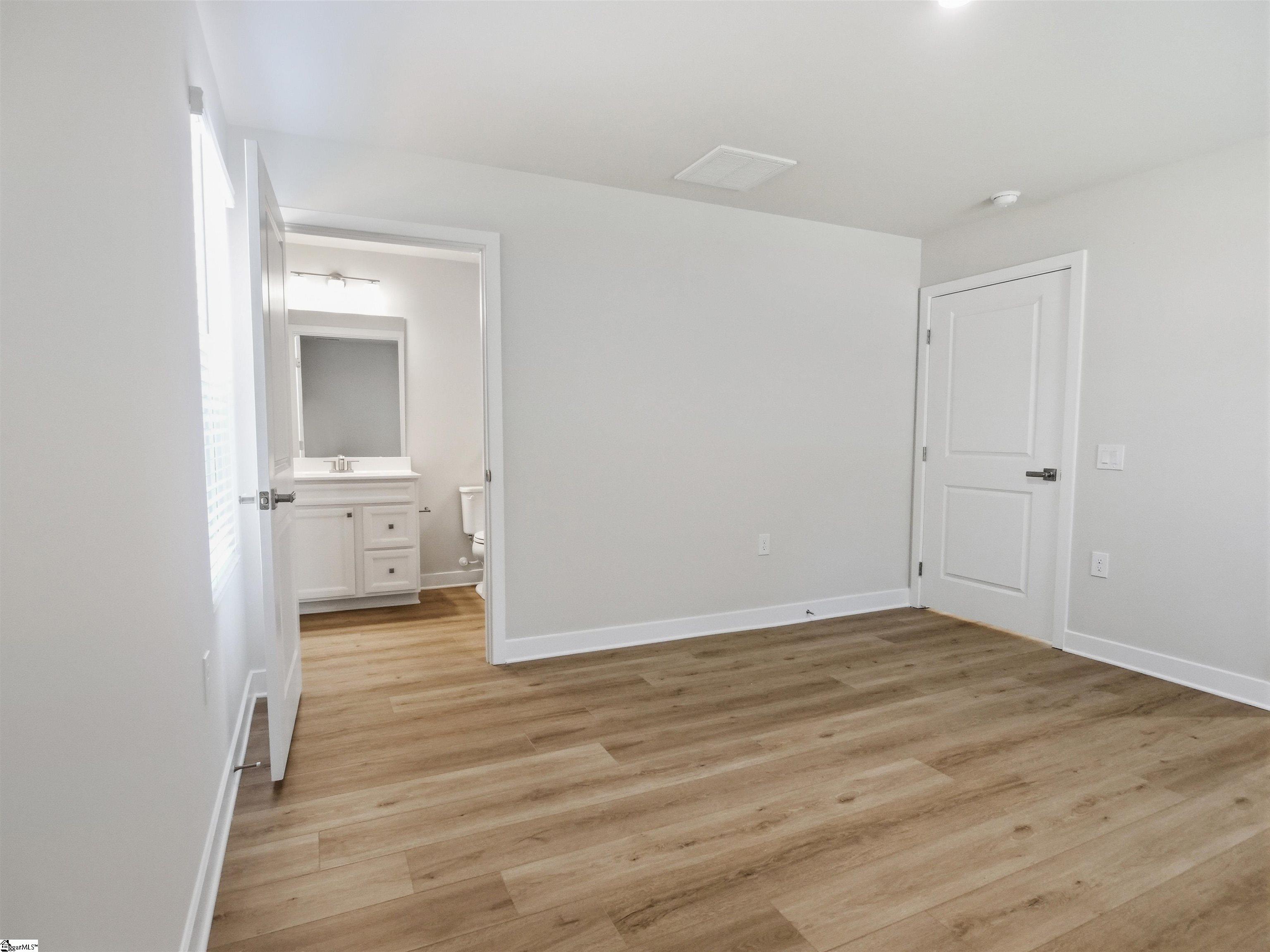 1597406 Property Photo 21