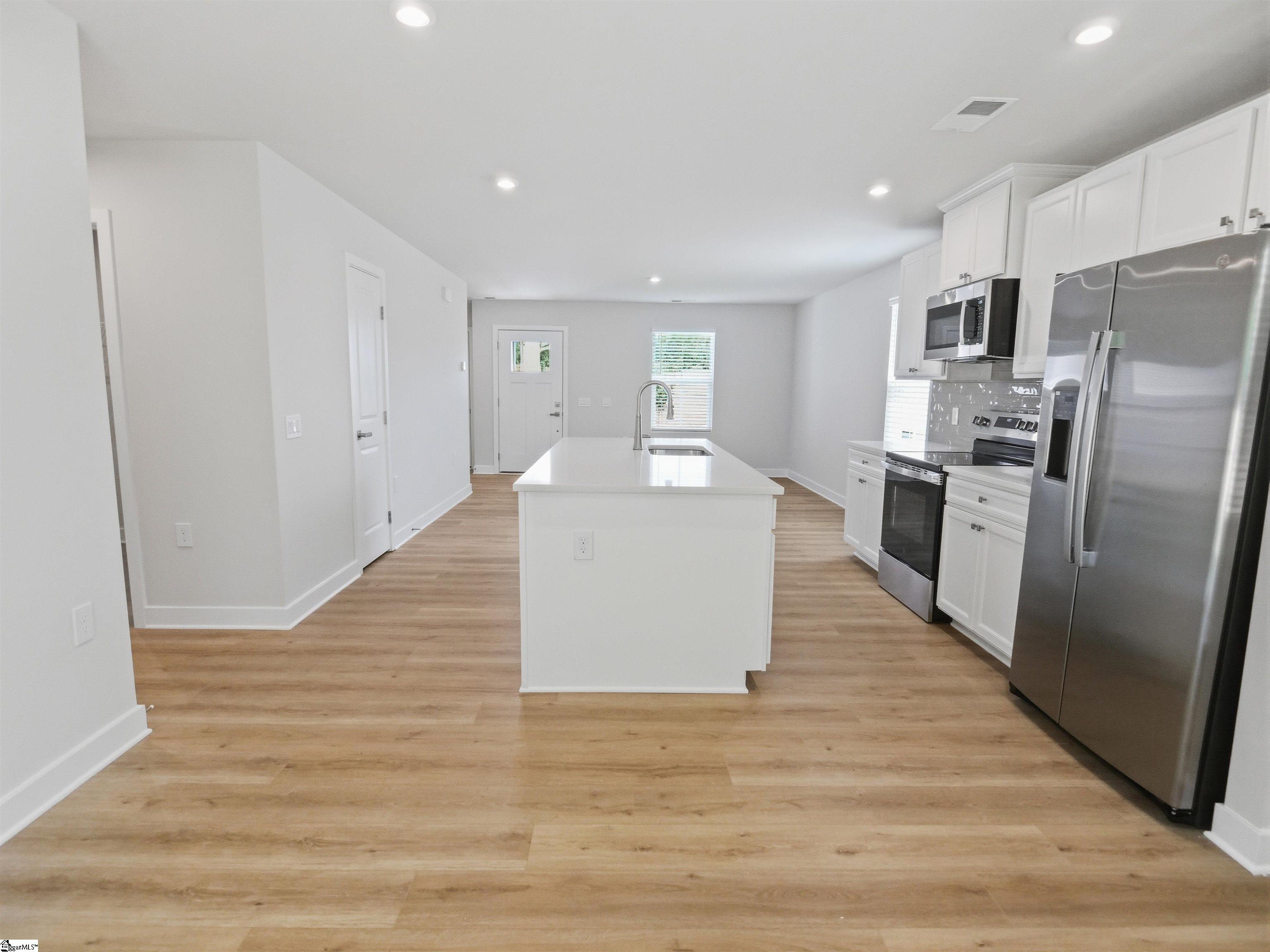 1597406 Property Photo 23