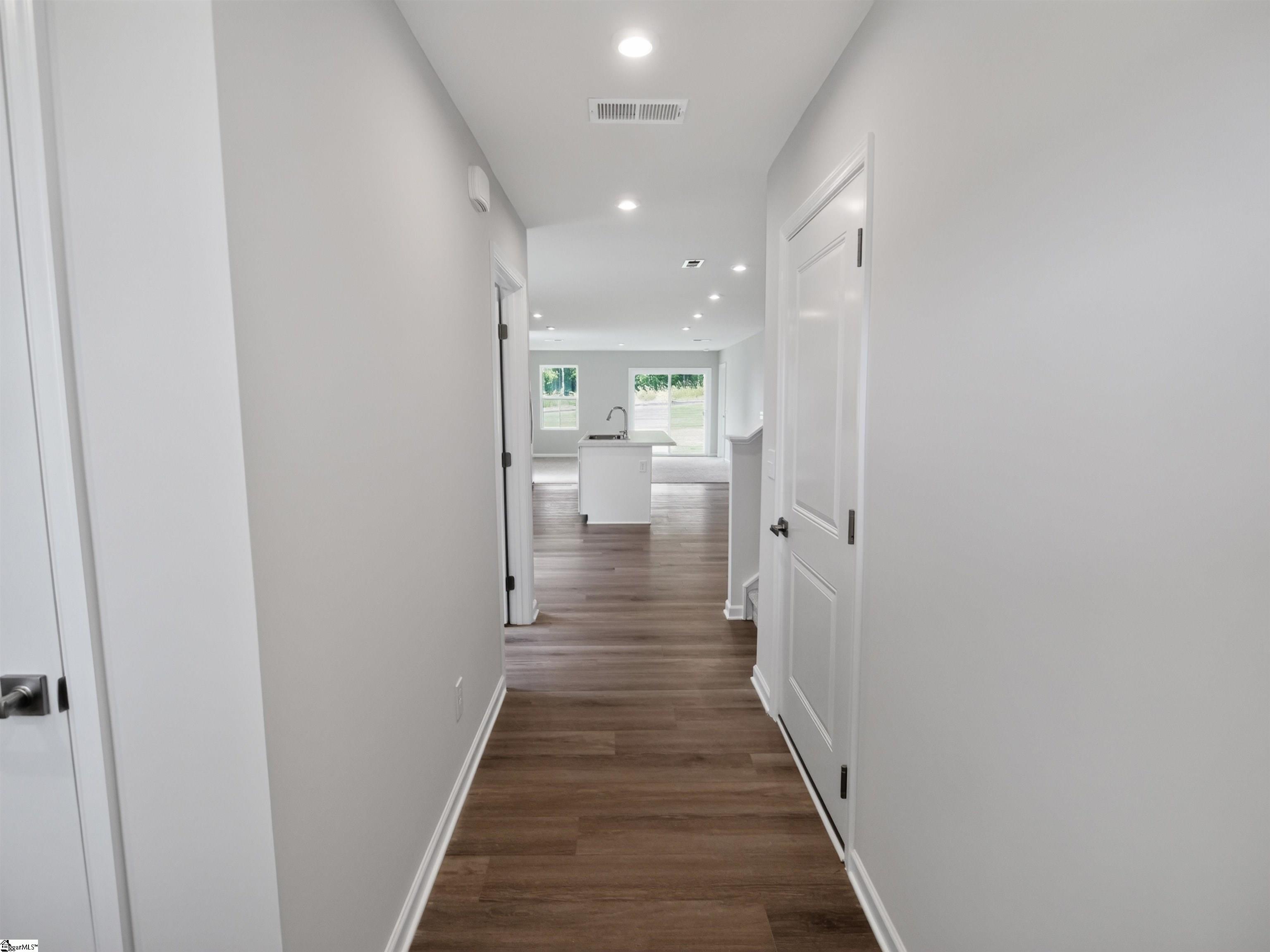 1597414 Property Photo 2