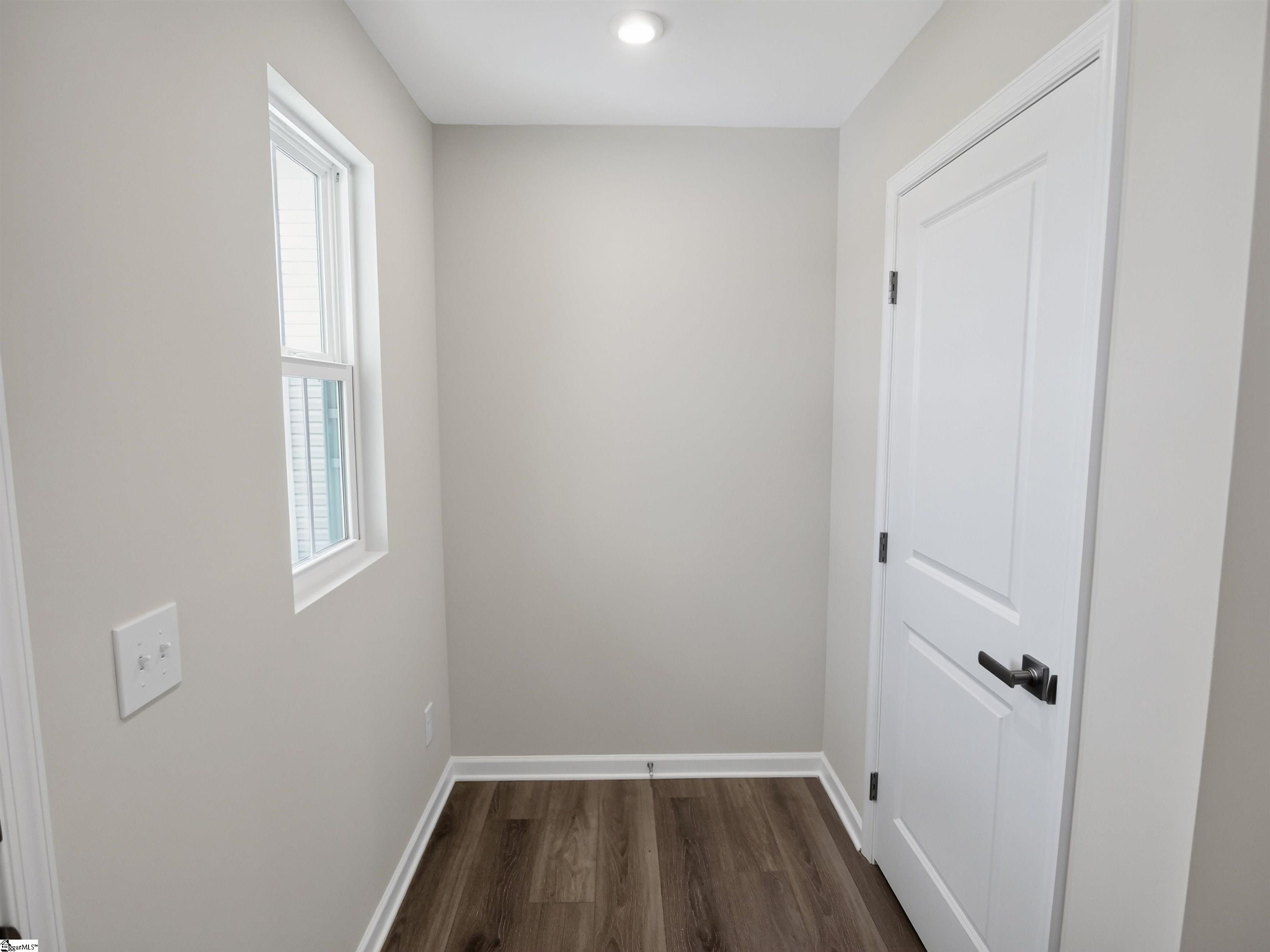 1597414 Property Photo 3
