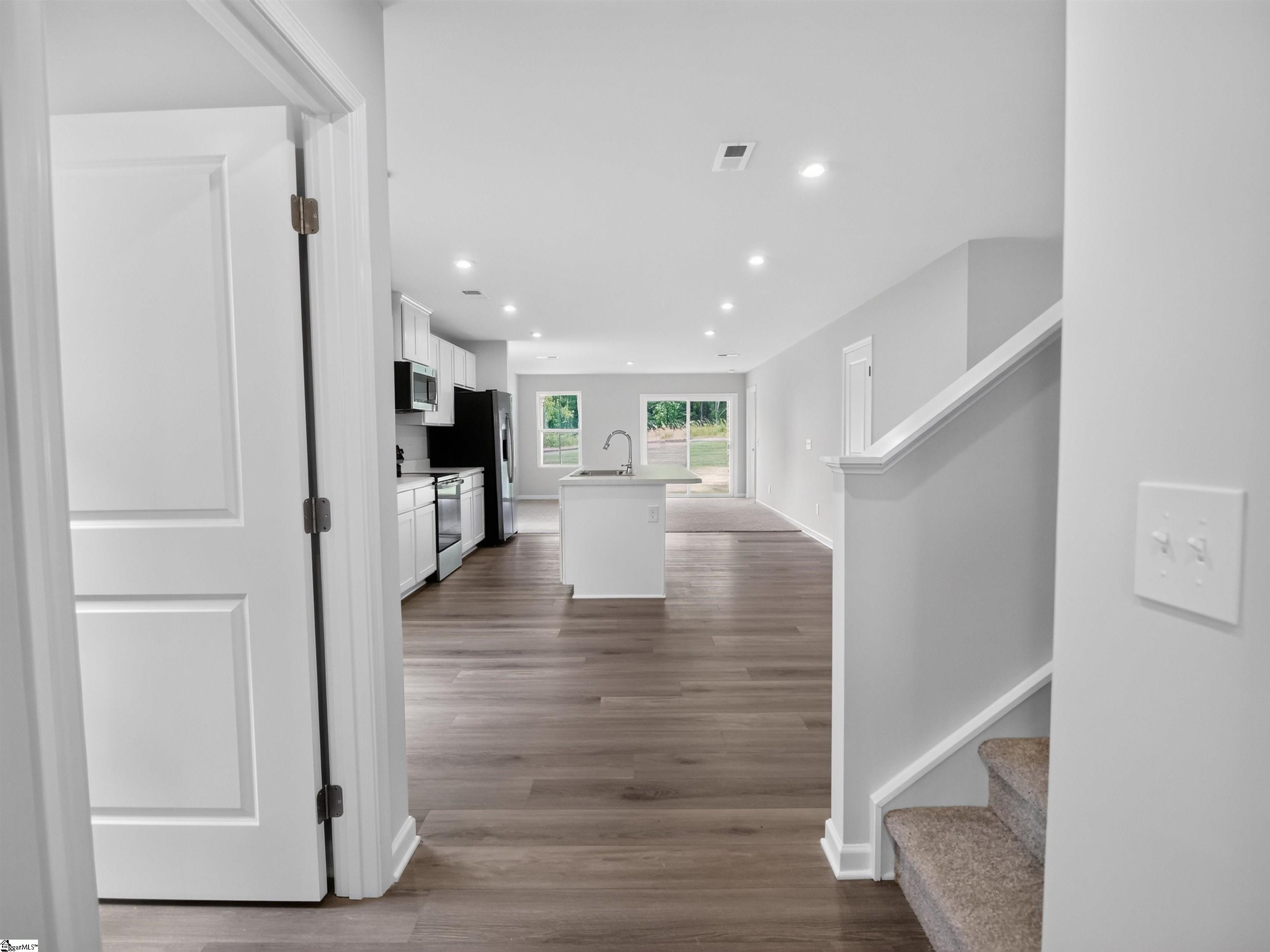 1597414 Property Photo 4