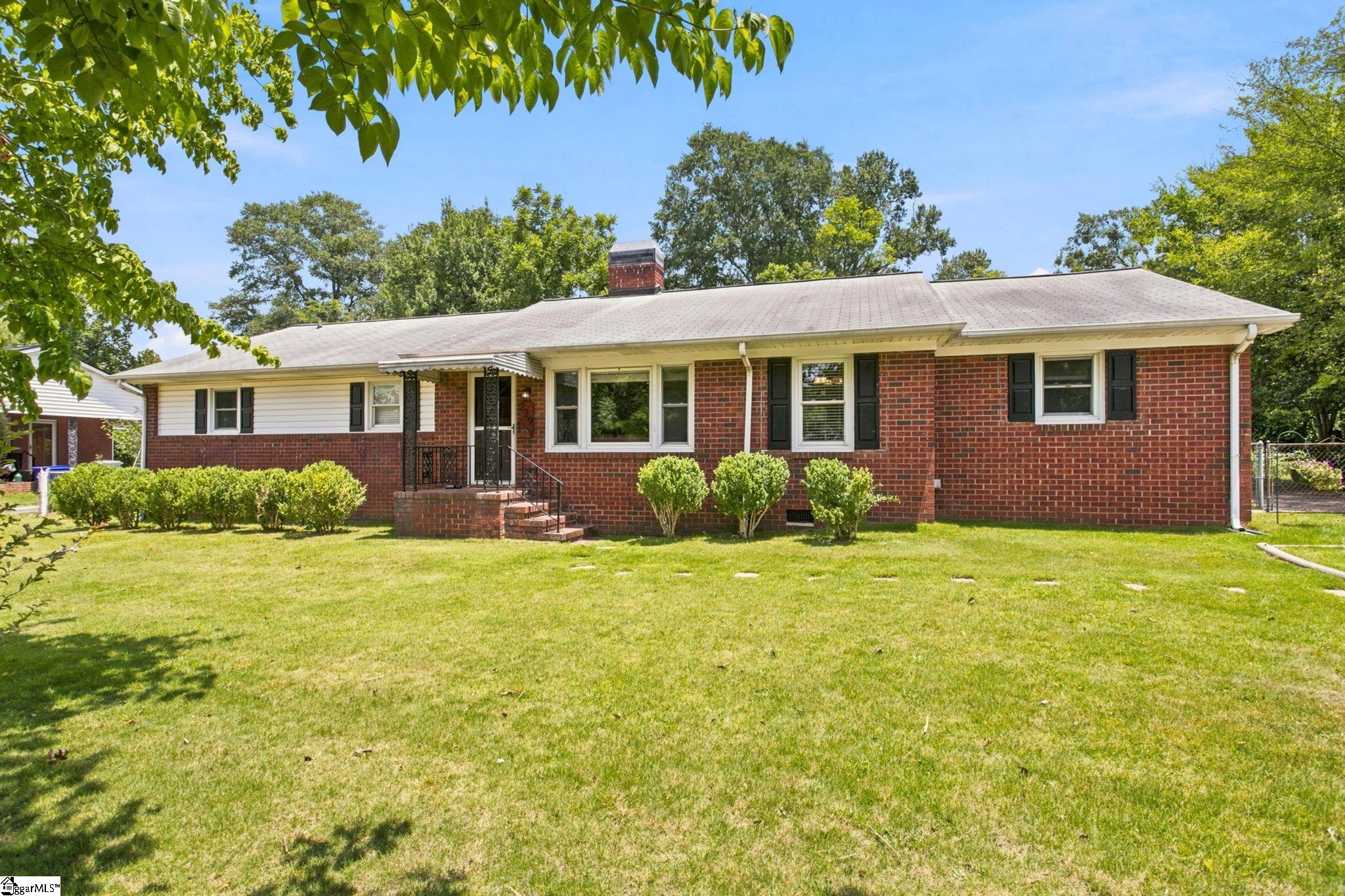 229 Mohawk Drive Property Photo 2