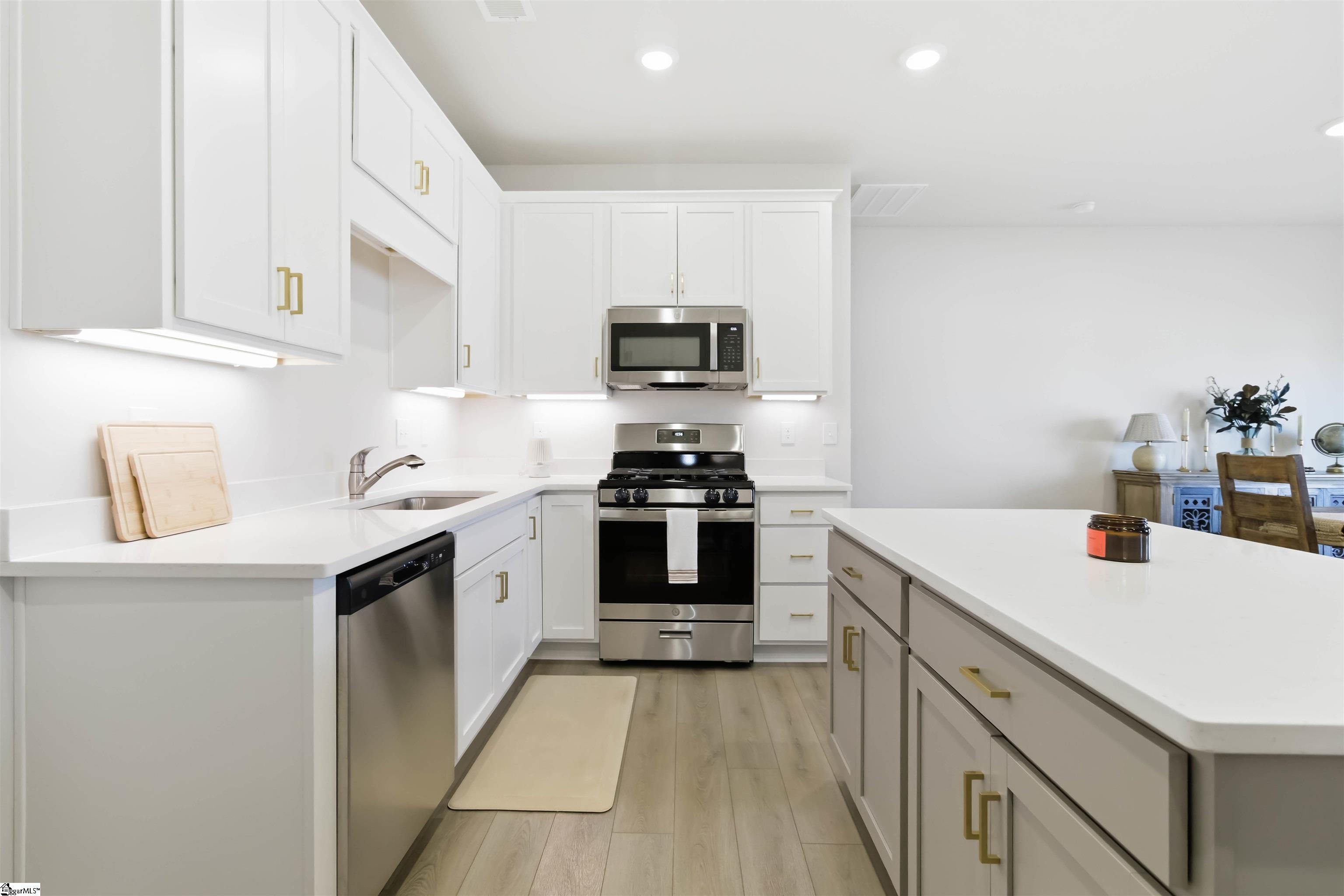 218 Crimson Tree Court Property Photo 3
