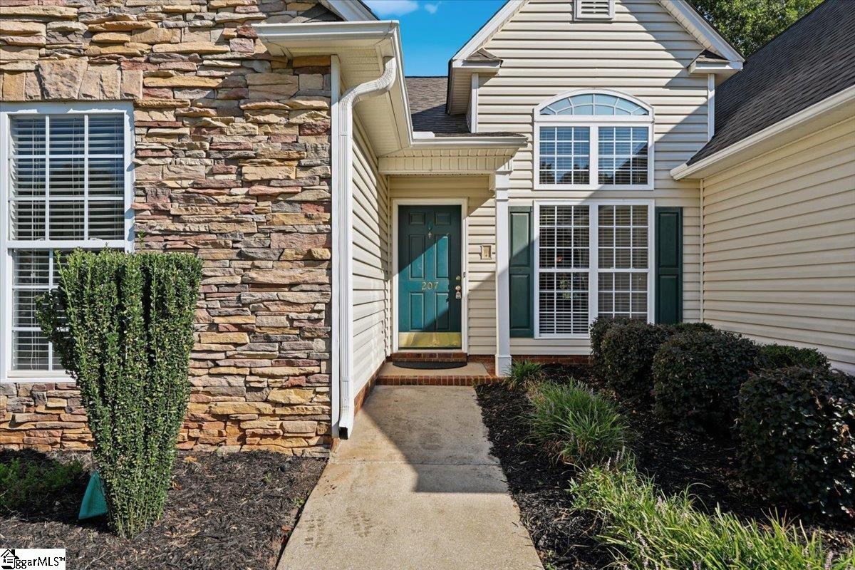 207 Grimes Drive Property Photo 3