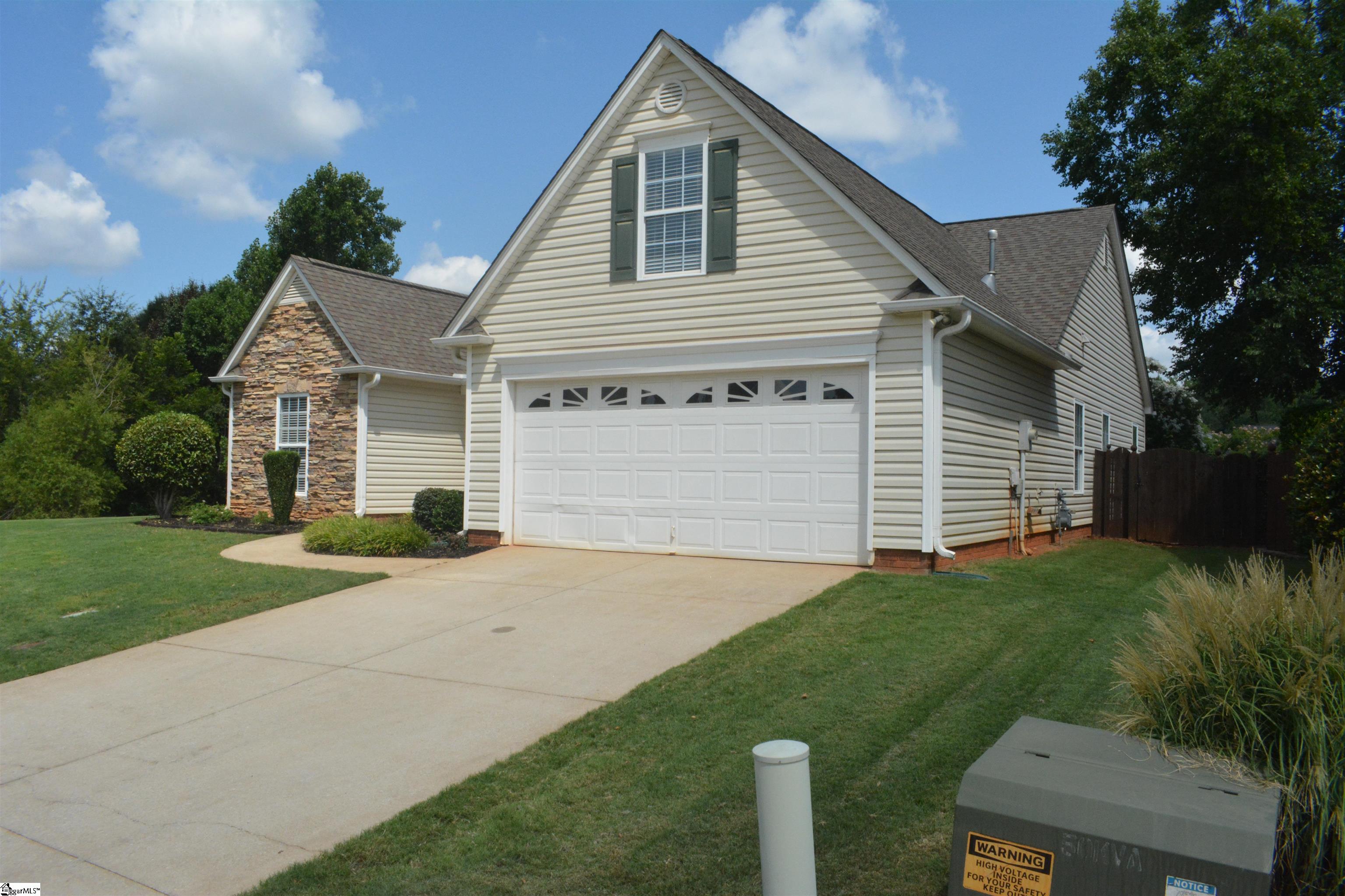 207 Grimes Drive Property Photo 5