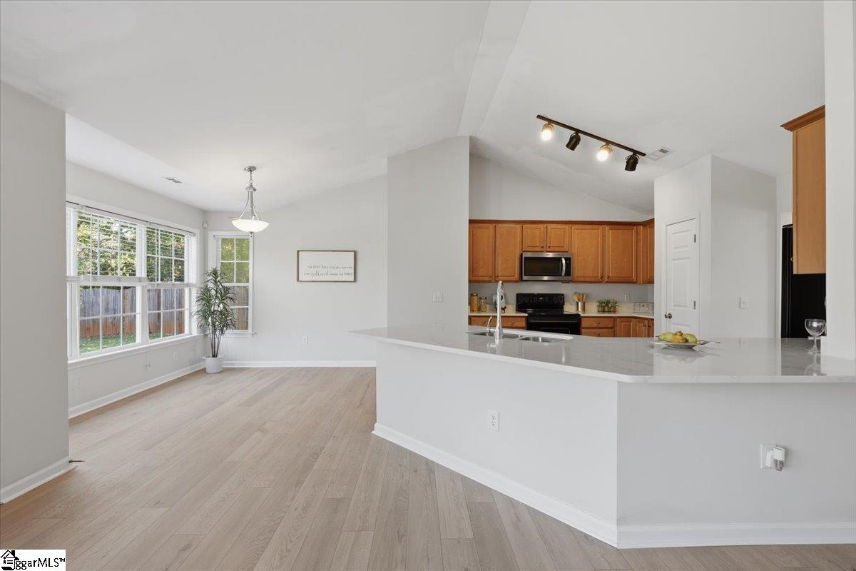 207 Grimes Drive Property Photo 18