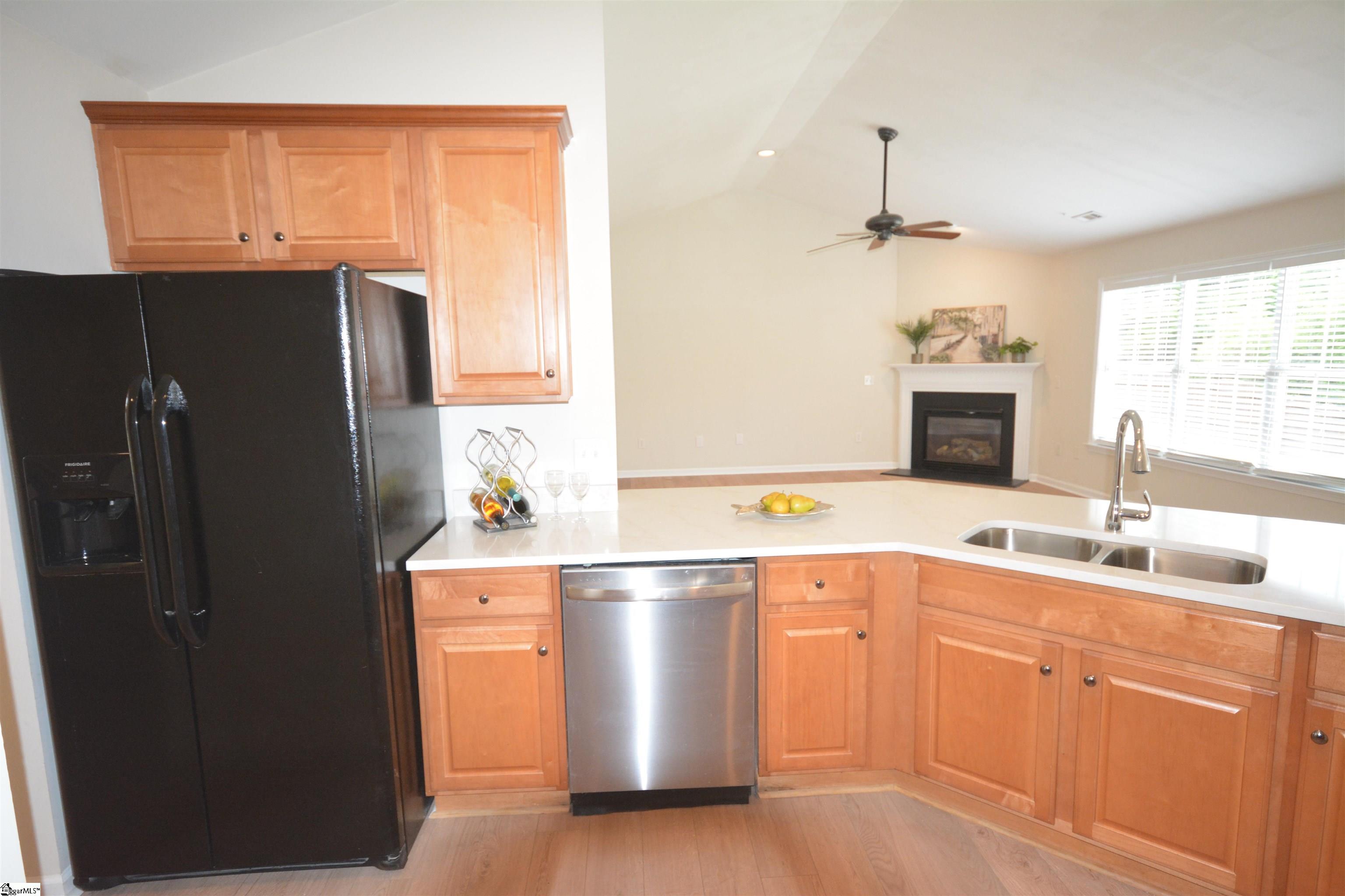 207 Grimes Drive Property Photo 23