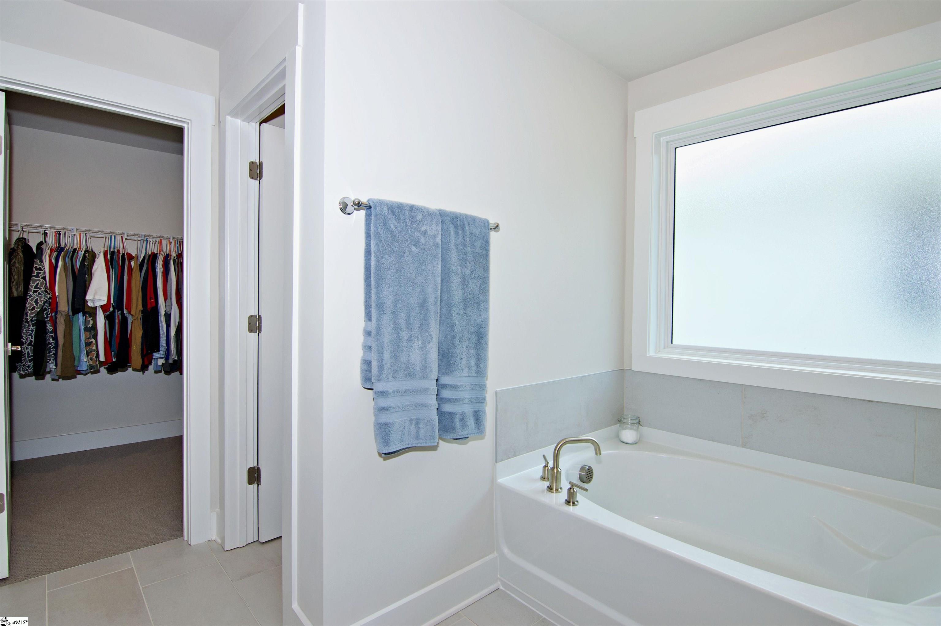 121 Willoughby Way Property Photo 32