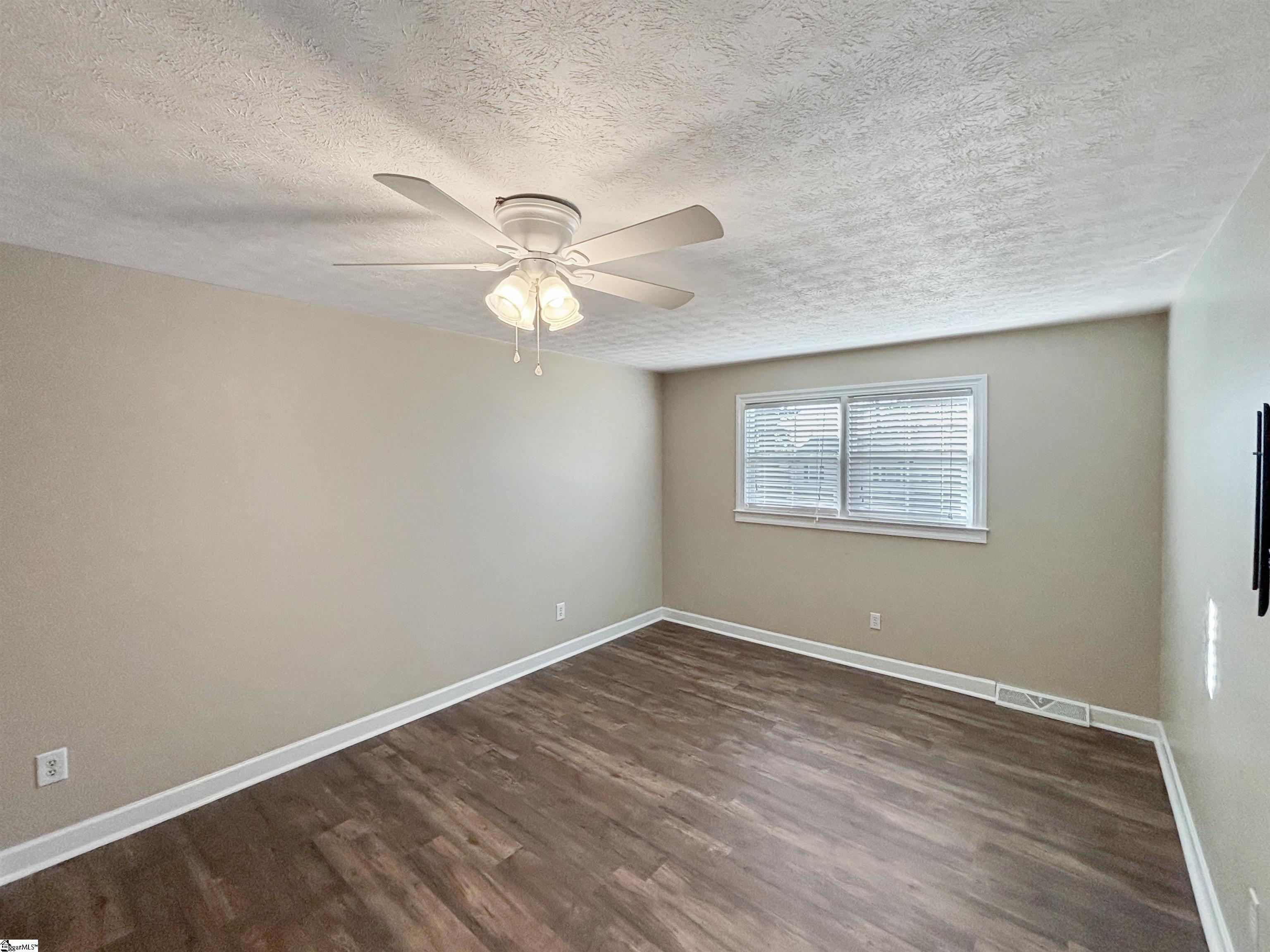 1597527 Property Photo 15