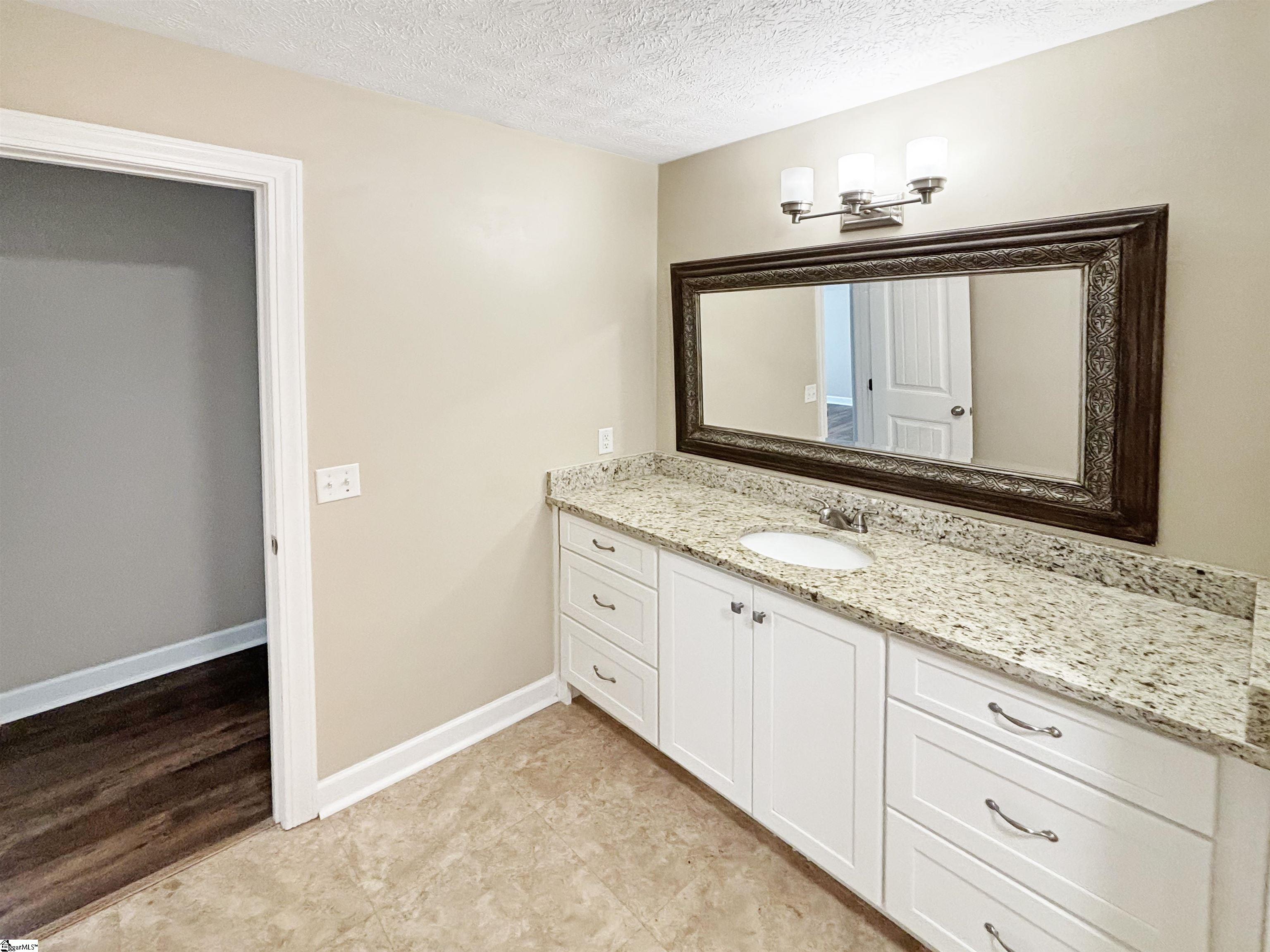 1597527 Property Photo 19