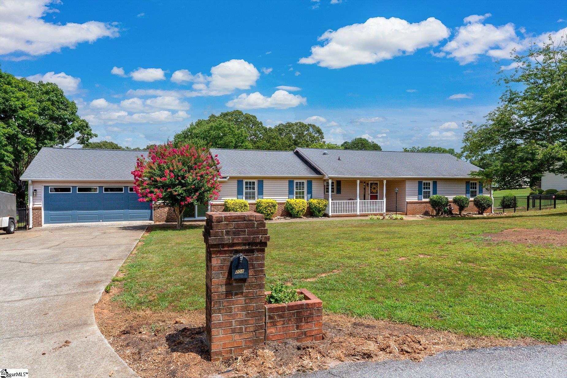 208 Pineview Drive Property Photo 1