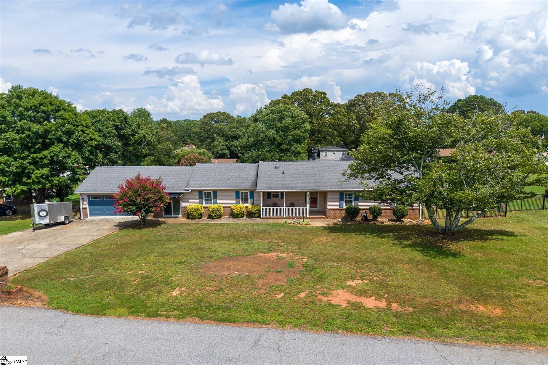208 Pineview Drive Property Photo 4