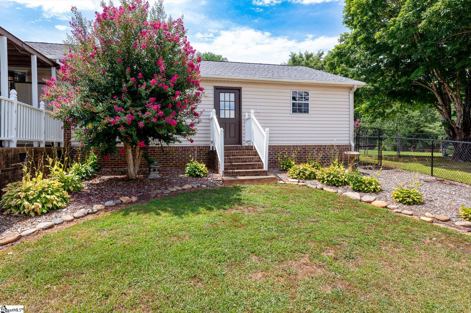 208 Pineview Drive Property Photo 8