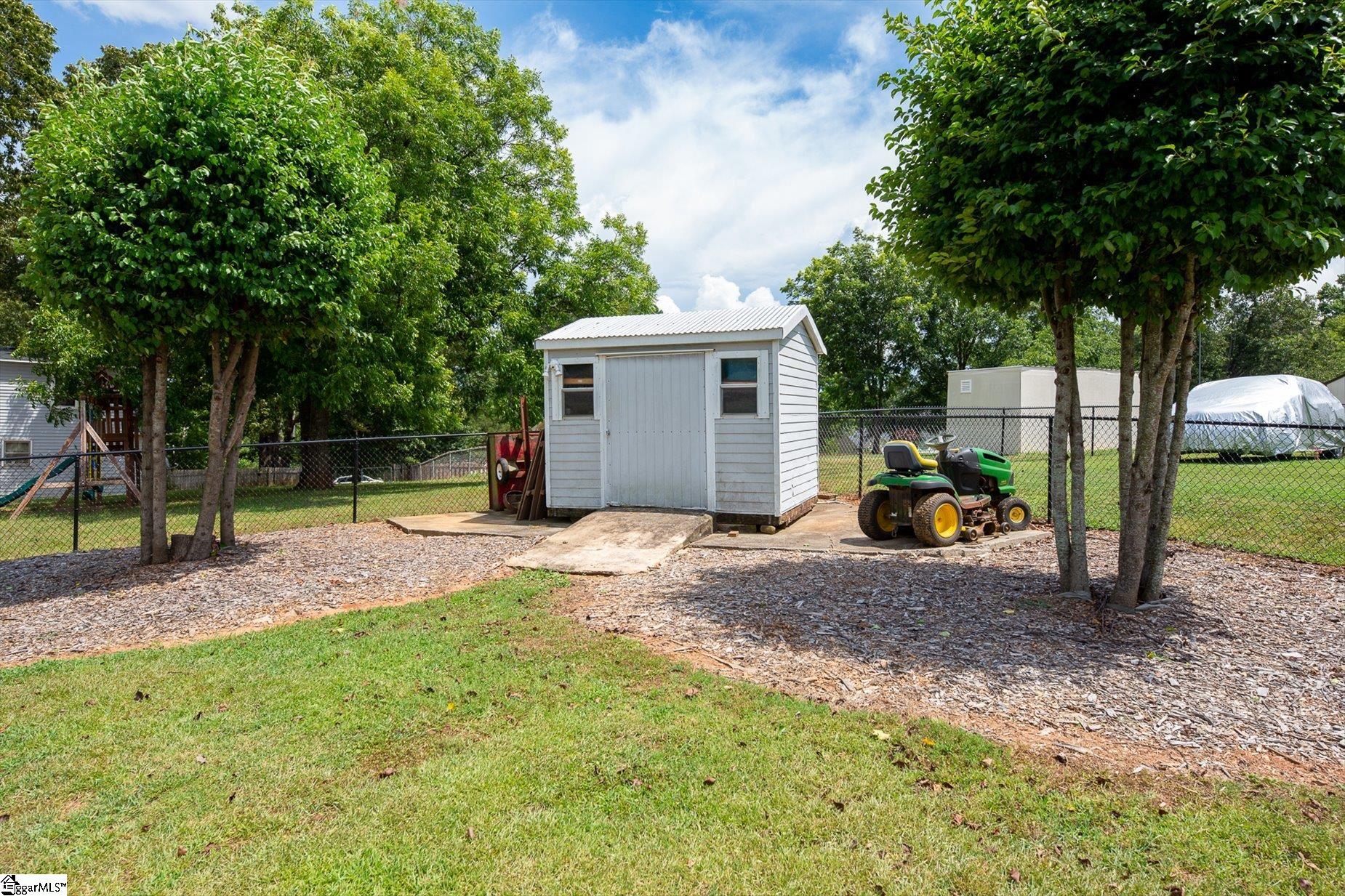 208 Pineview Drive Property Photo 9