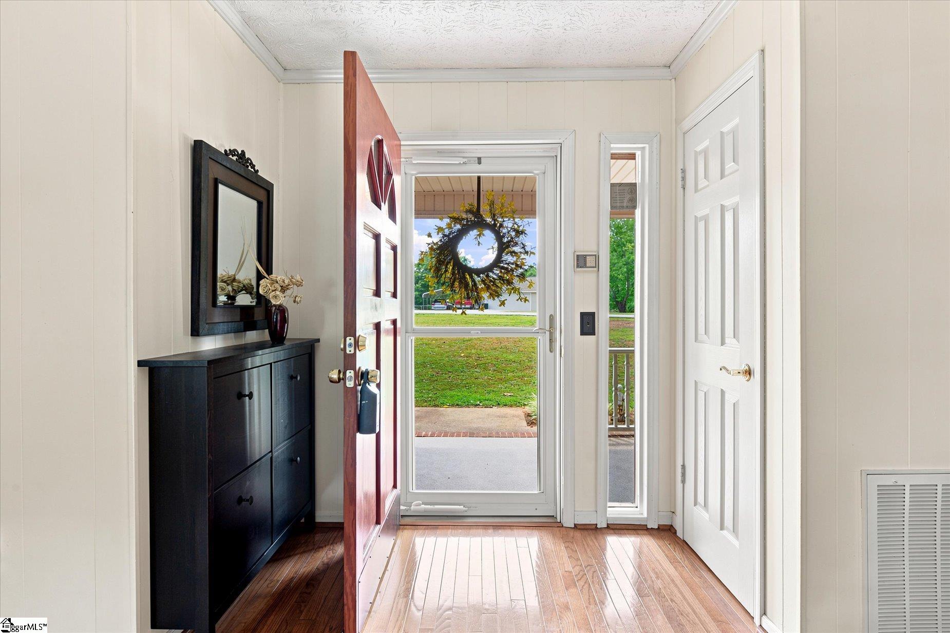 208 Pineview Drive Property Photo 10