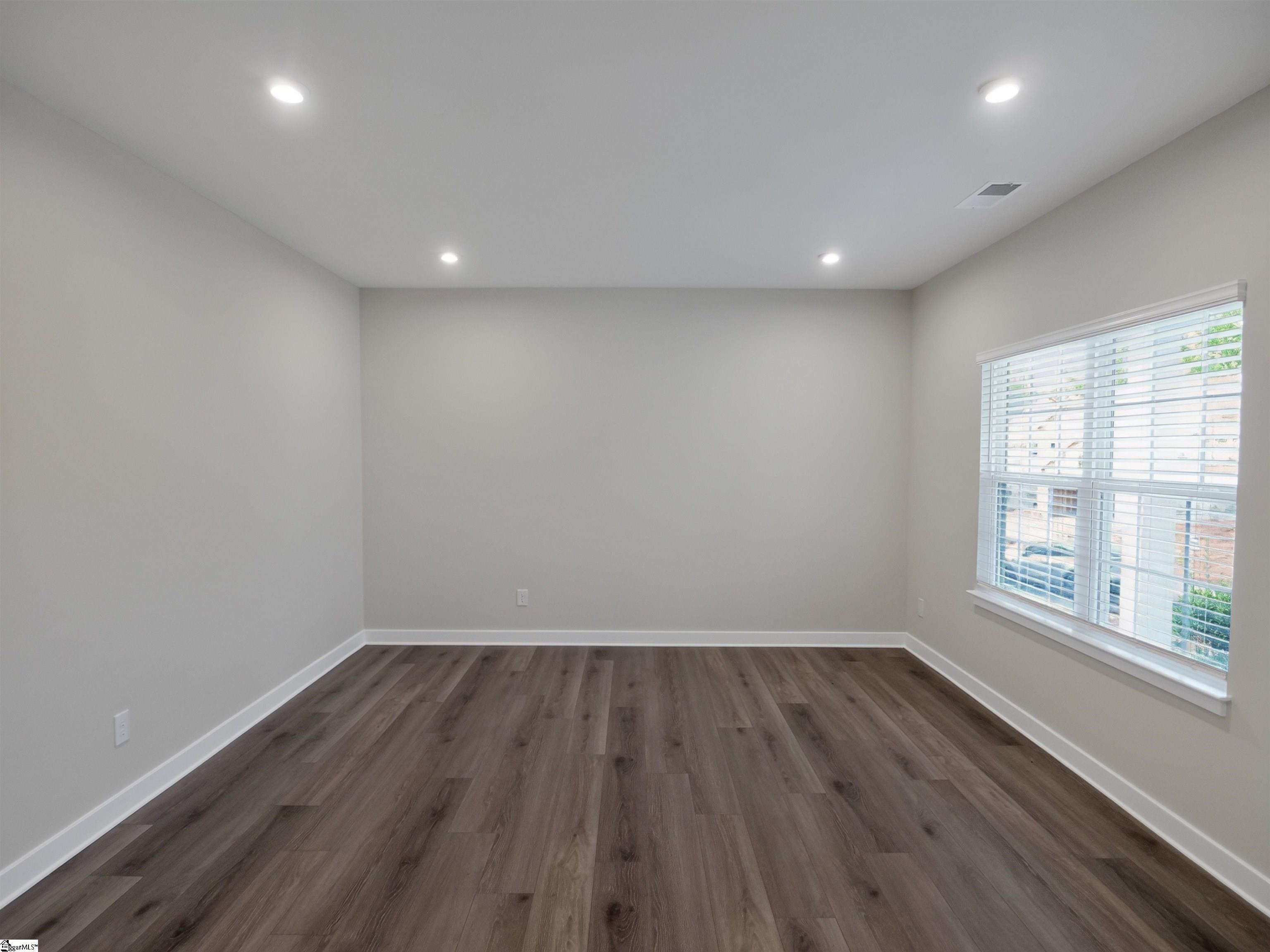 1597547 Property Photo 4