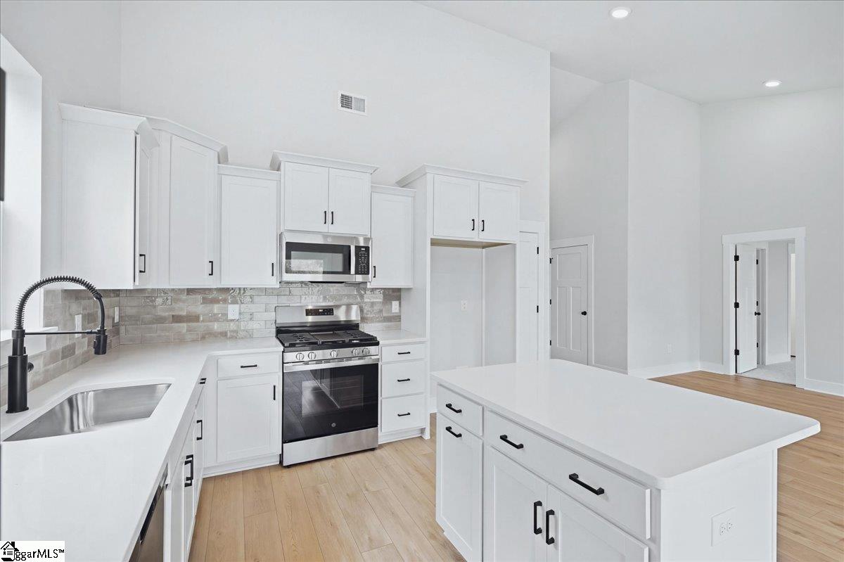 18 Long Branch Court Property Photo 8